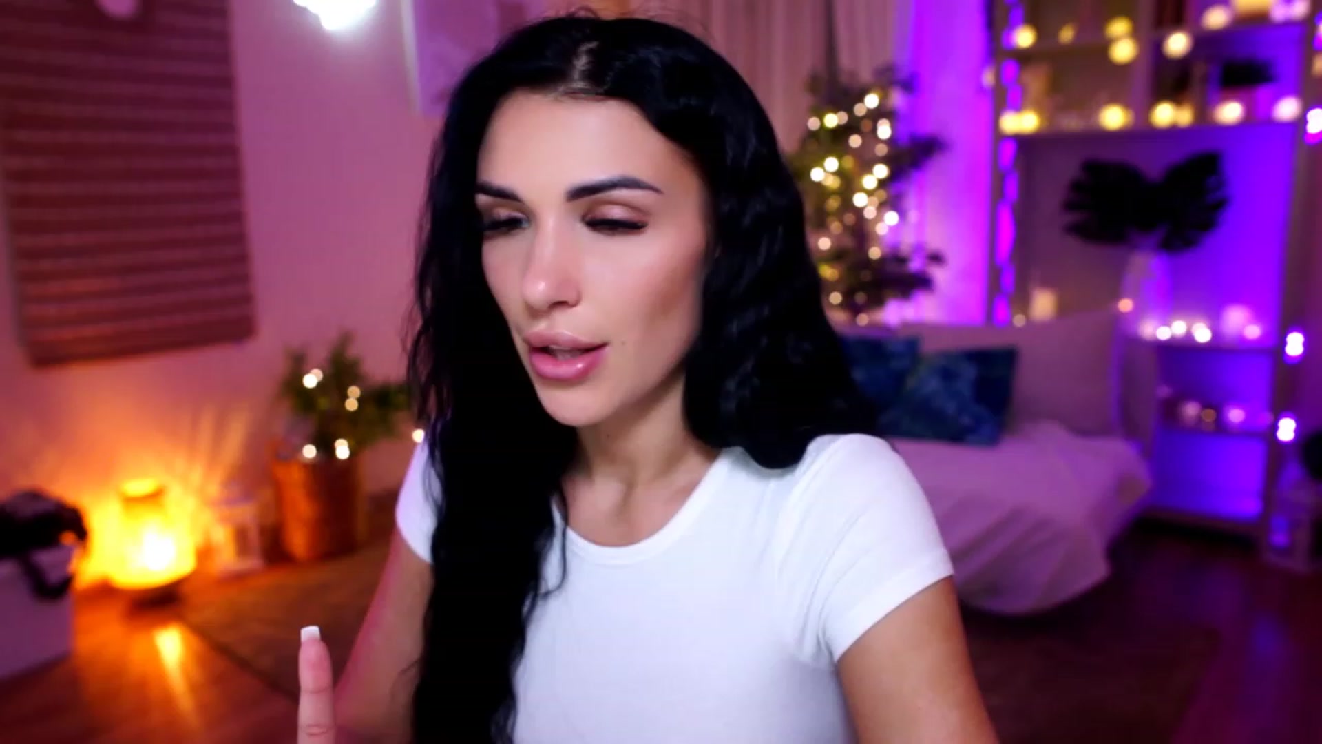 Gallery image thumbnail from kerelai's myfreecams stream on, 11/19/2022, 18:18 image 11 of 20
