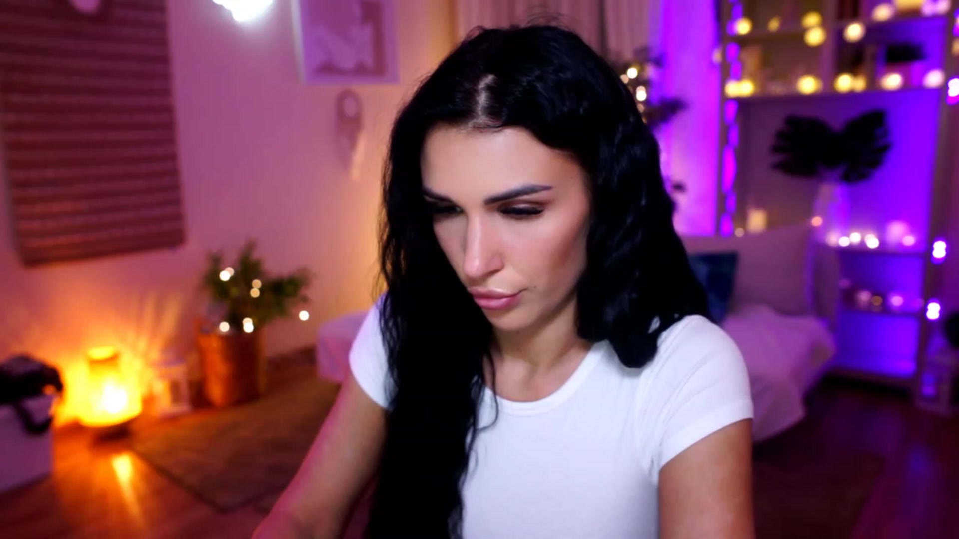 Gallery image thumbnail from kerelai's myfreecams stream on, 11/19/2022, 18:18 image 12 of 20