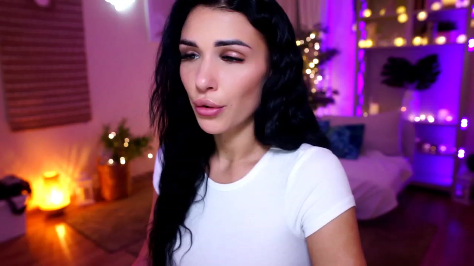 Gallery image thumbnail from kerelai's myfreecams stream on, 11/19/2022, 18:18 image 10 of 20