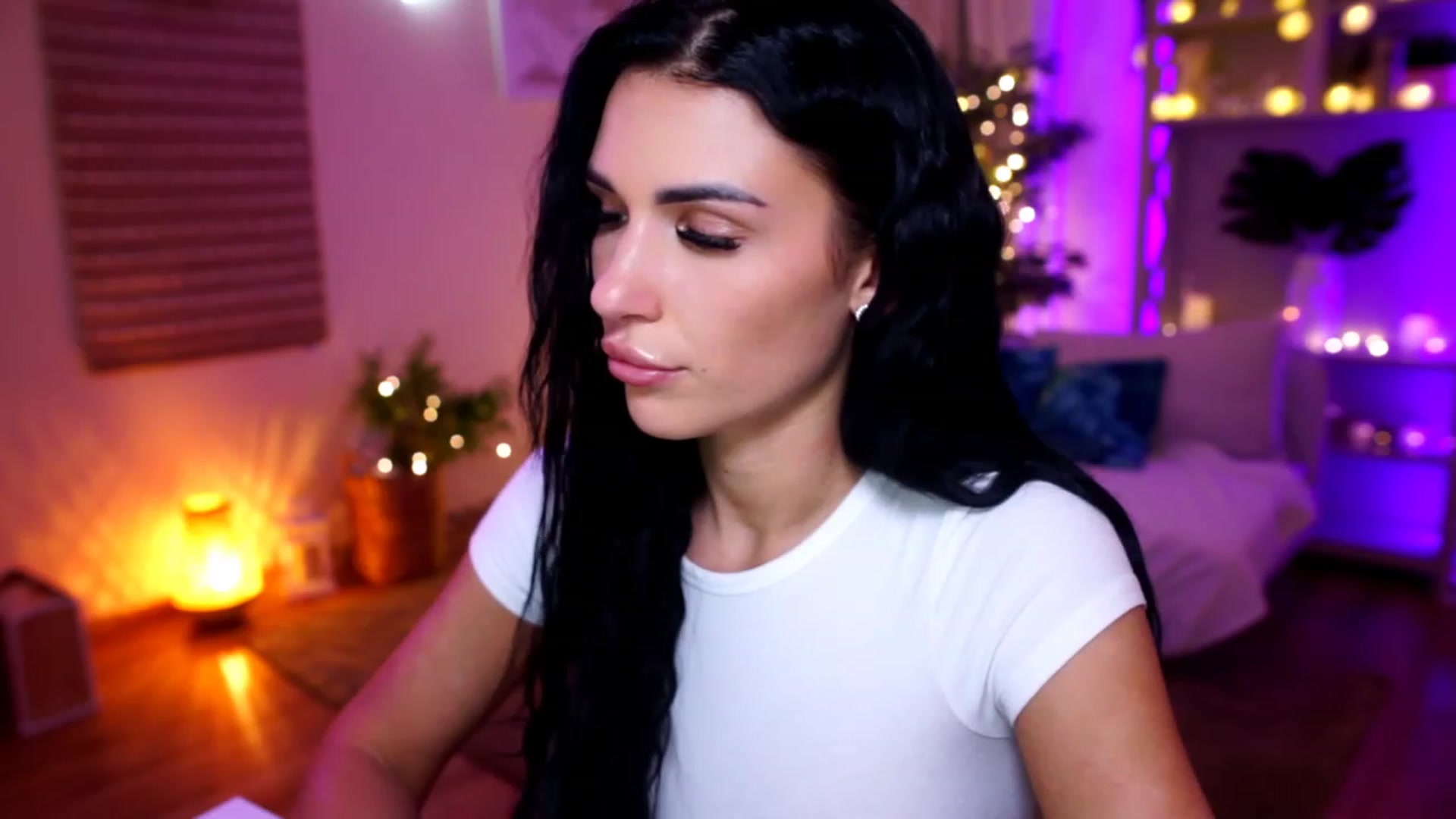 Gallery image thumbnail from kerelai's myfreecams stream on, 11/20/2022, 07:43 image 10 of 20