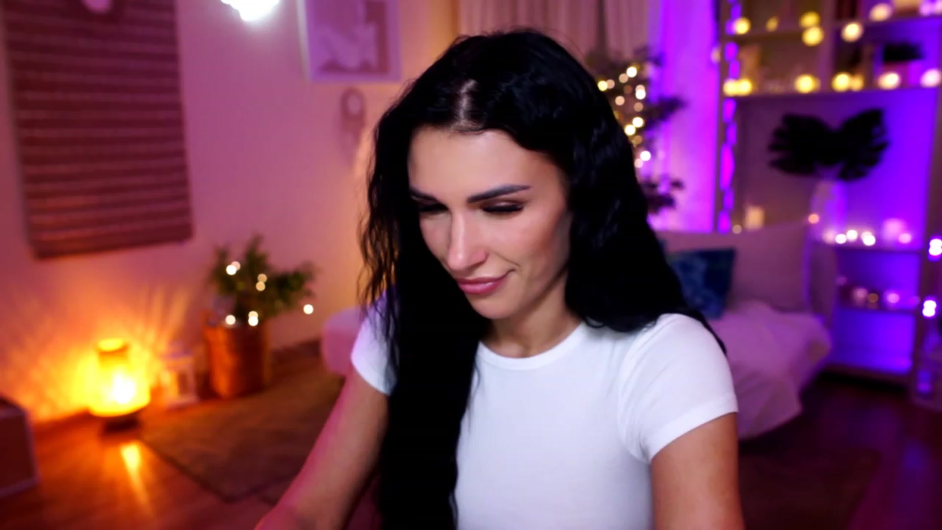 Gallery image thumbnail from kerelai's myfreecams stream on, 11/20/2022, 07:43 image 2 of 20