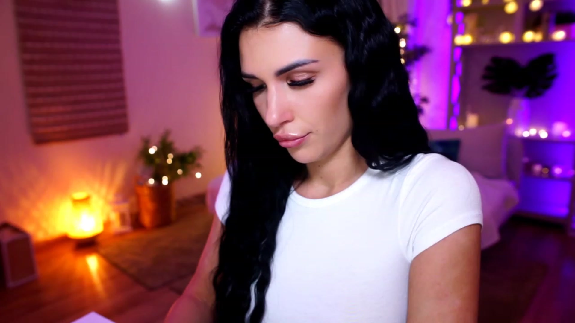 Gallery image thumbnail from kerelai's myfreecams stream on, 11/20/2022, 07:43 image 13 of 20