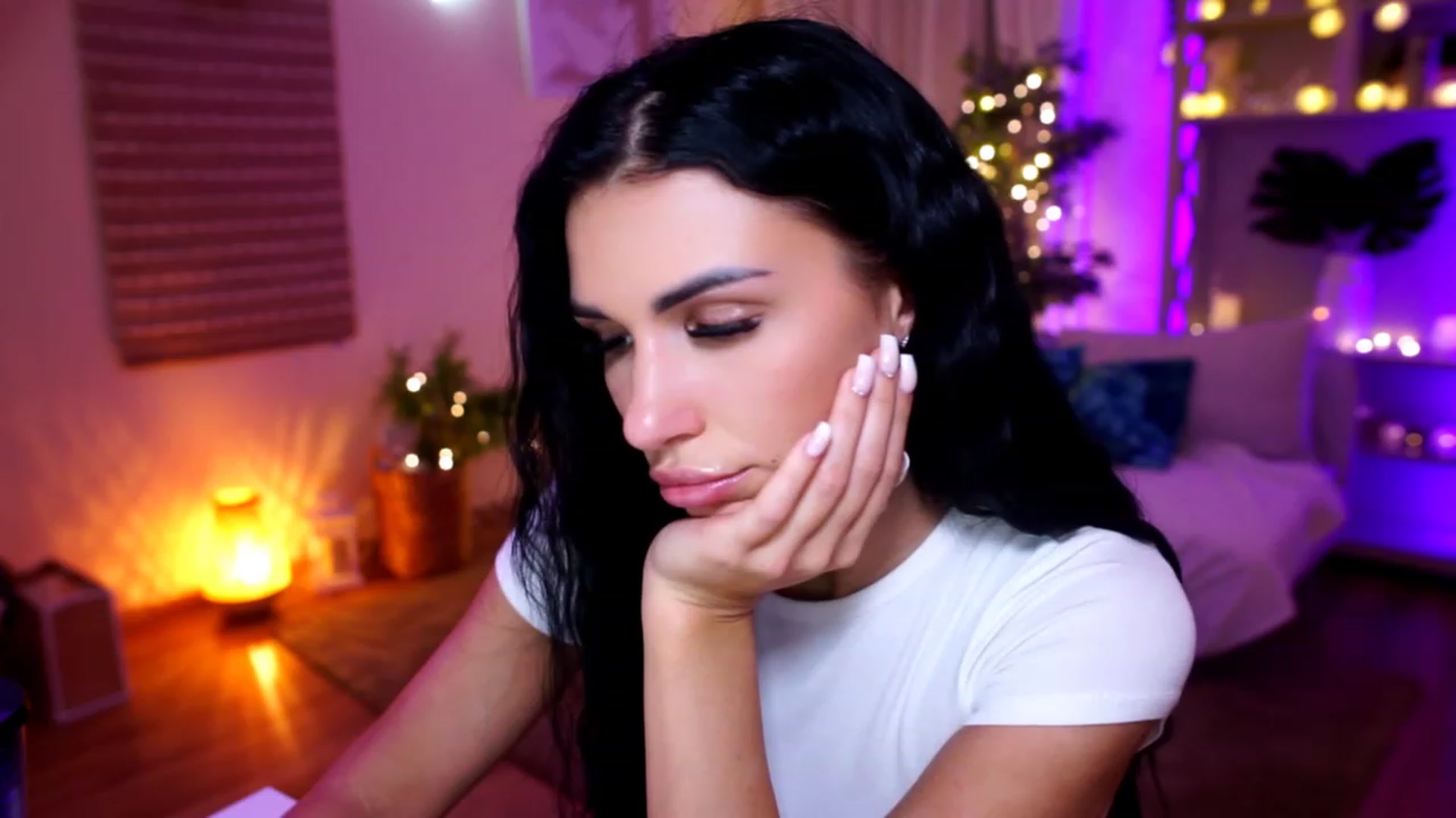 Gallery image thumbnail from kerelai's myfreecams stream on, 11/20/2022, 07:43 image 17 of 20