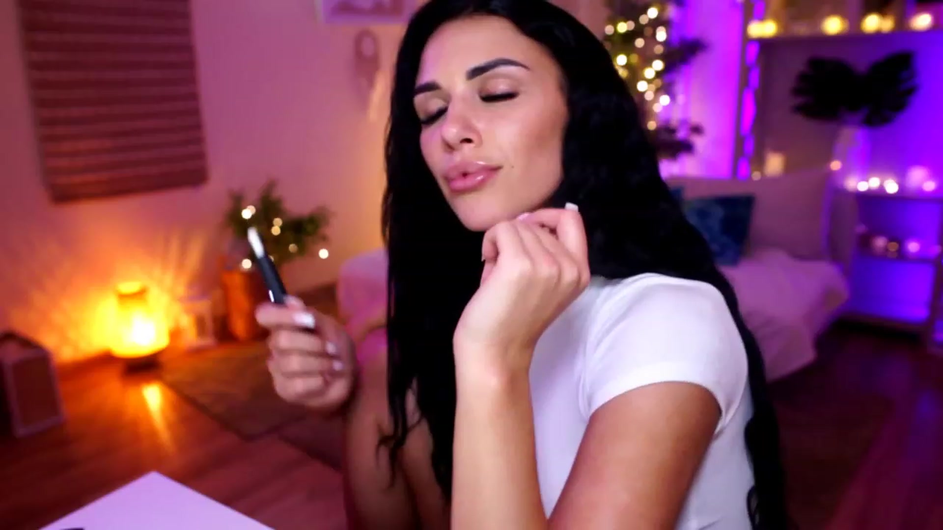 Gallery image thumbnail from kerelai's myfreecams stream on, 11/20/2022, 07:43 image 12 of 20