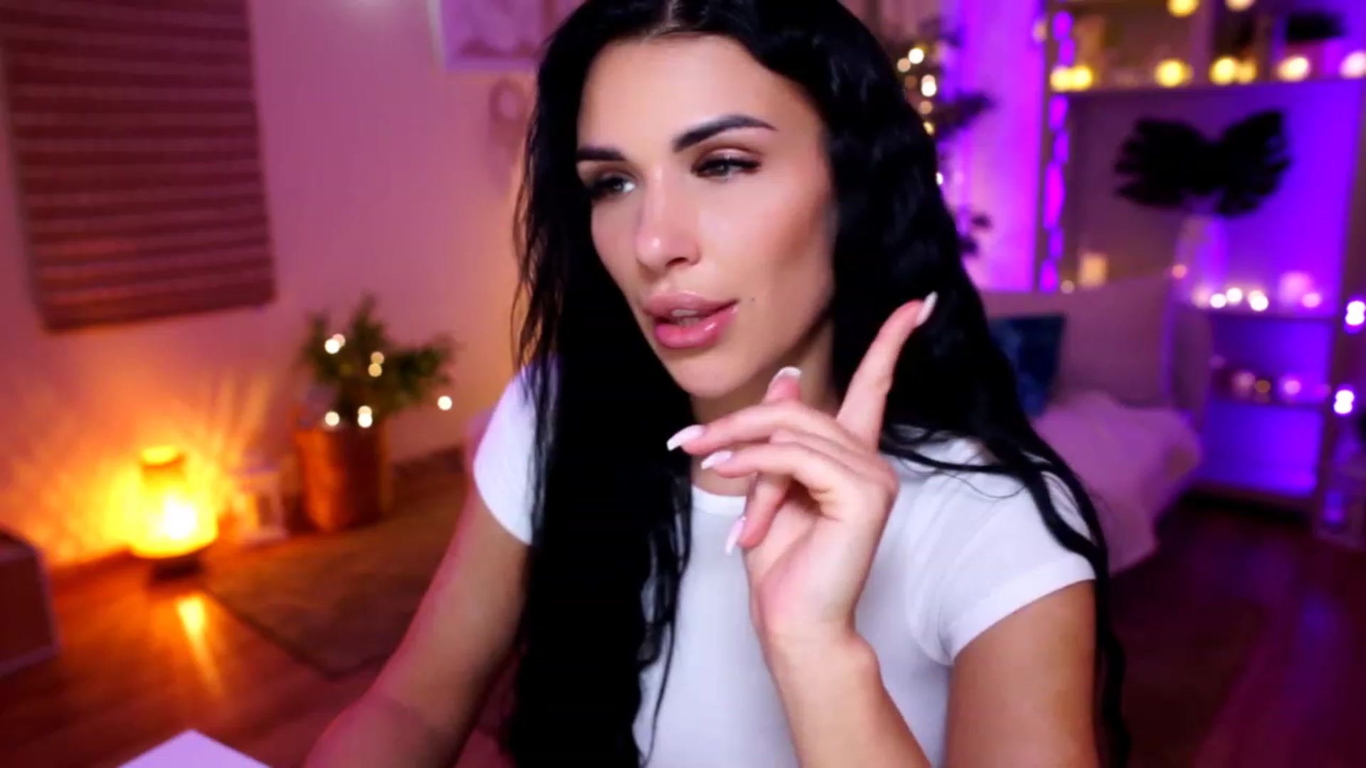 Gallery image thumbnail from kerelai's myfreecams stream on, 11/20/2022, 07:43 image 4 of 20