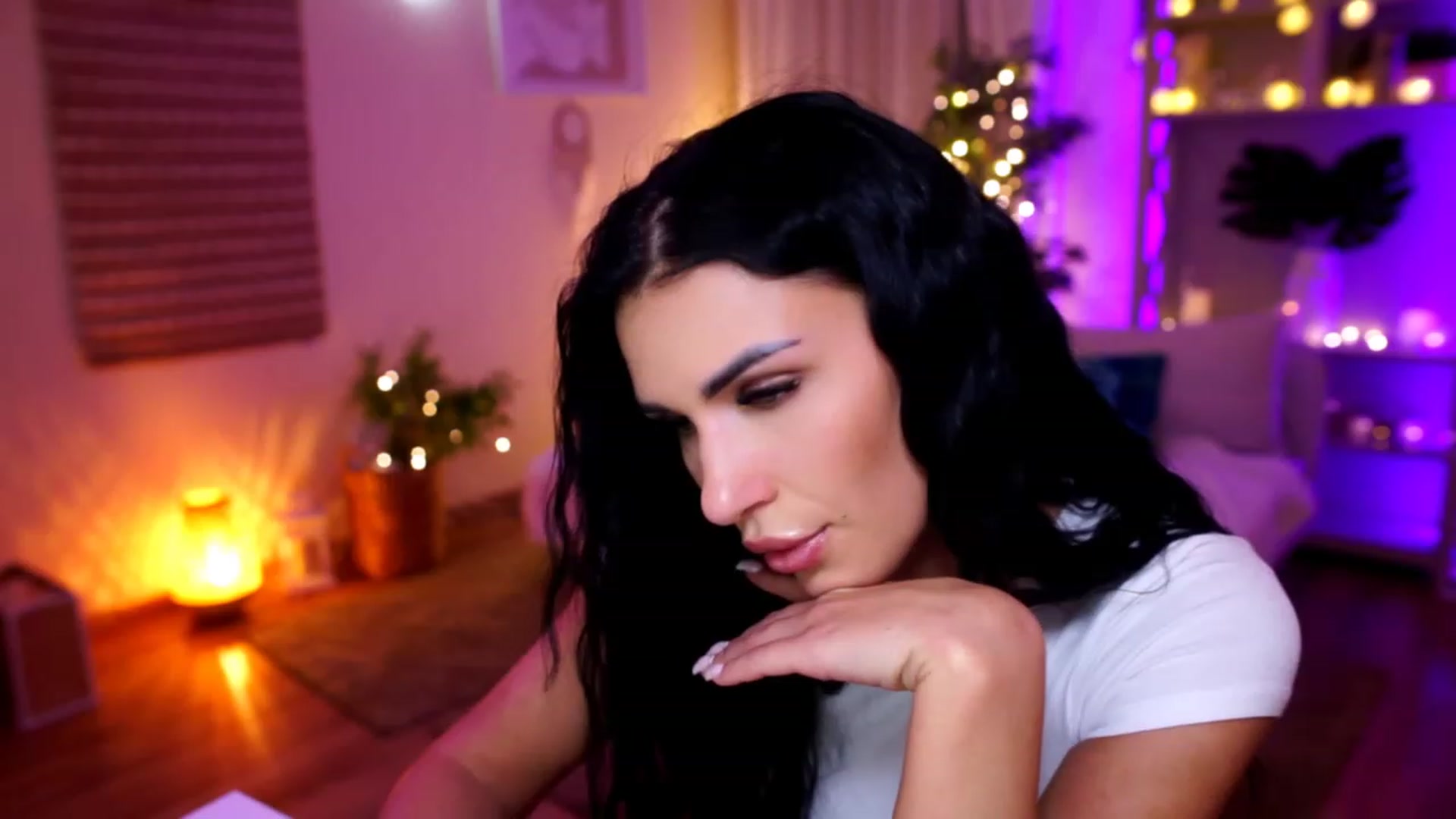 Gallery image thumbnail from kerelai's myfreecams stream on, 11/20/2022, 07:43 image 15 of 20
