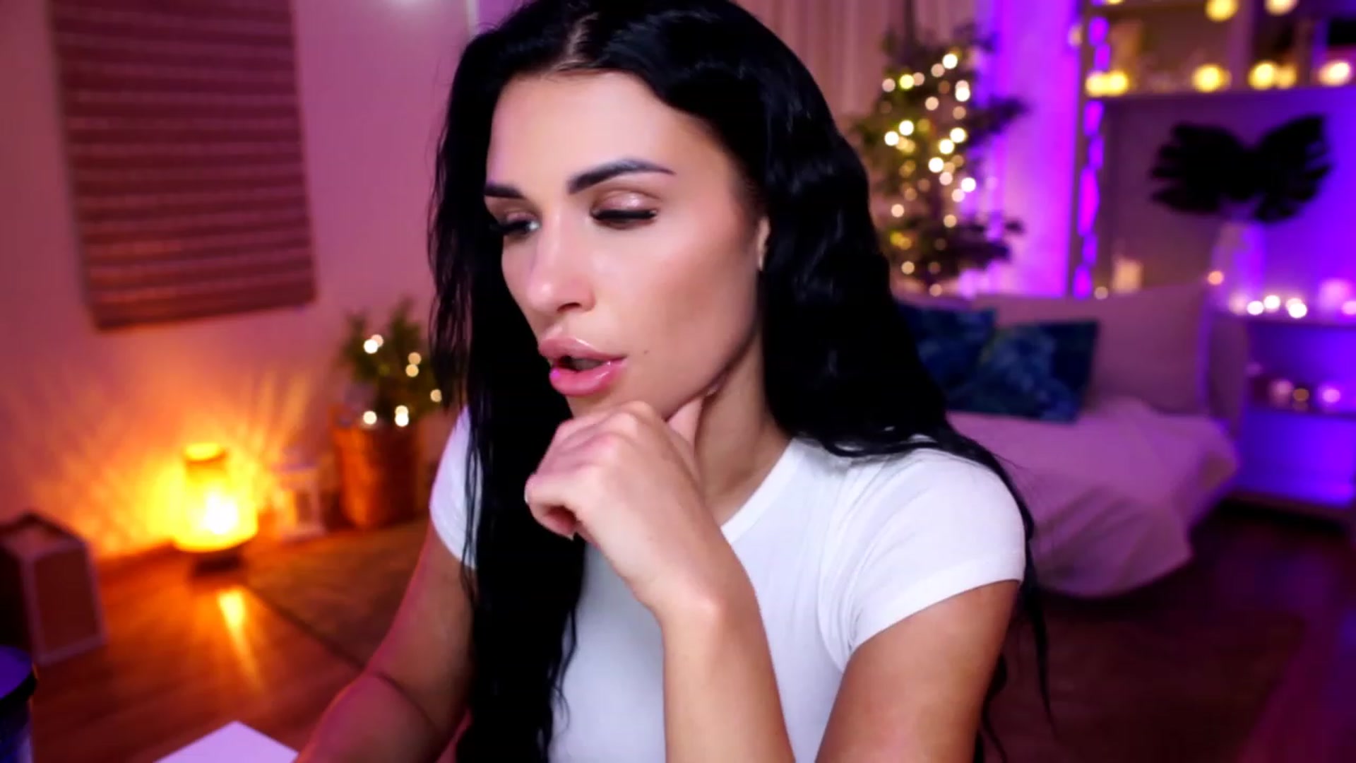 Gallery image thumbnail from kerelai's myfreecams stream on, 11/20/2022, 07:43 image 7 of 20