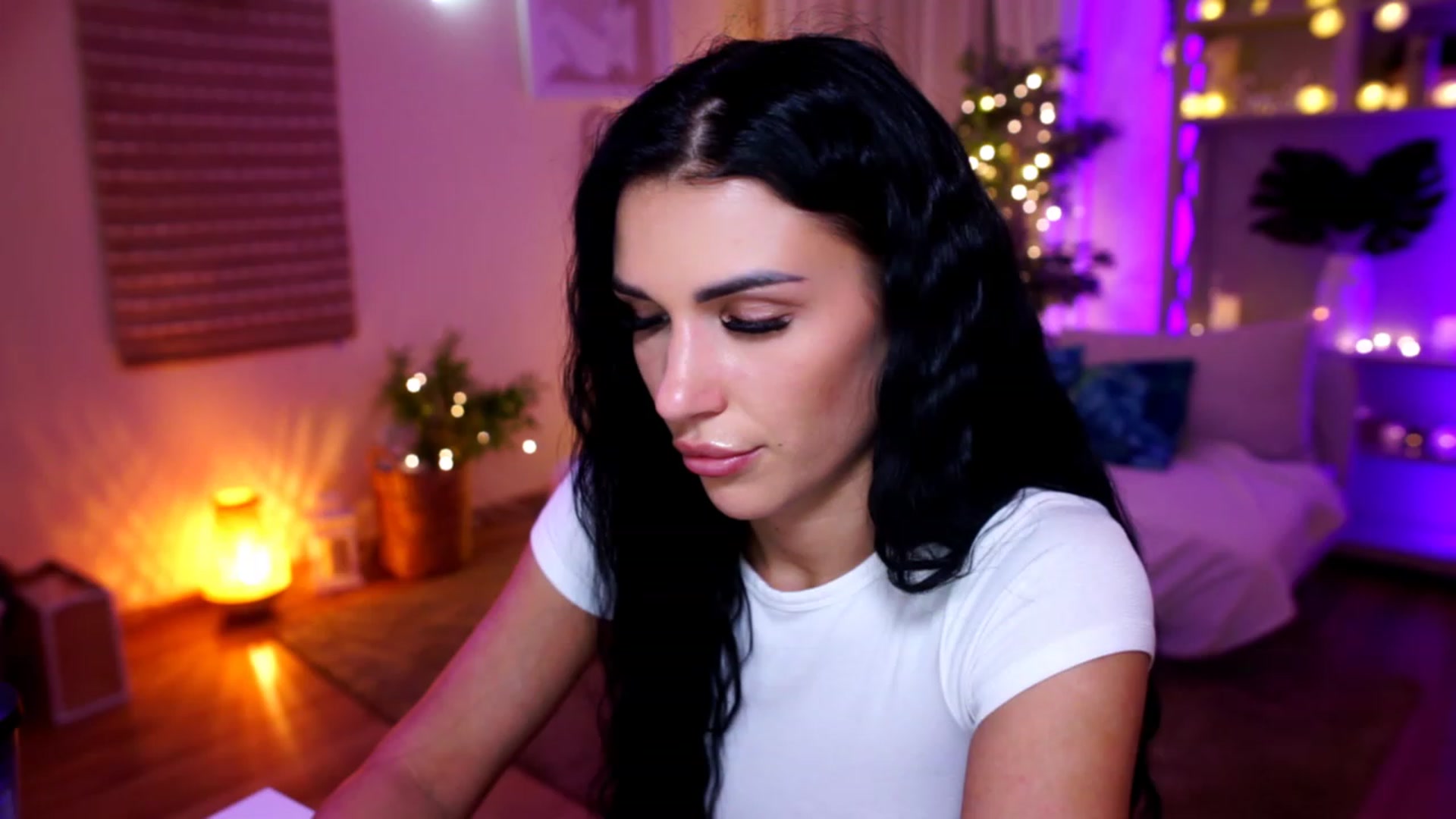 Gallery image thumbnail from kerelai's myfreecams stream on, 11/20/2022, 07:43 image 18 of 20