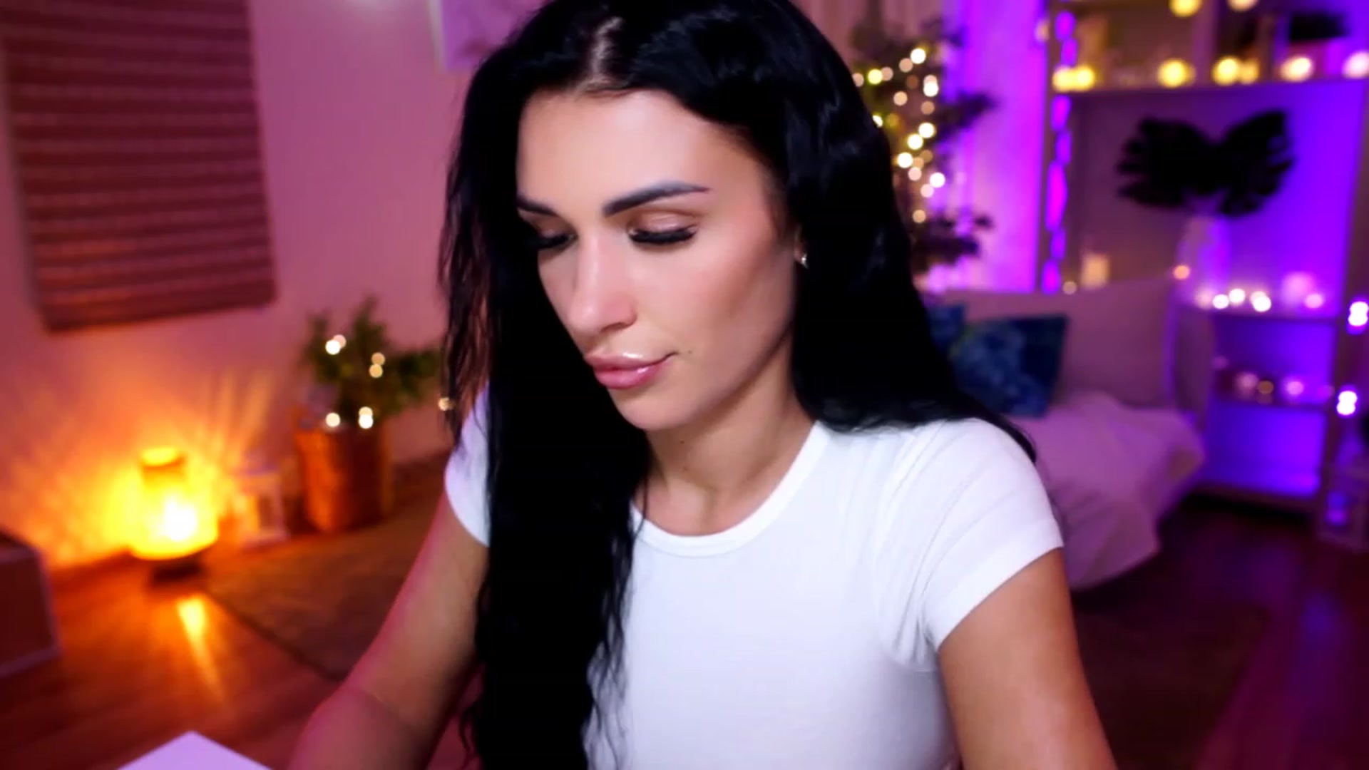 Gallery image thumbnail from kerelai's myfreecams stream on, 11/20/2022, 07:43 image 5 of 20