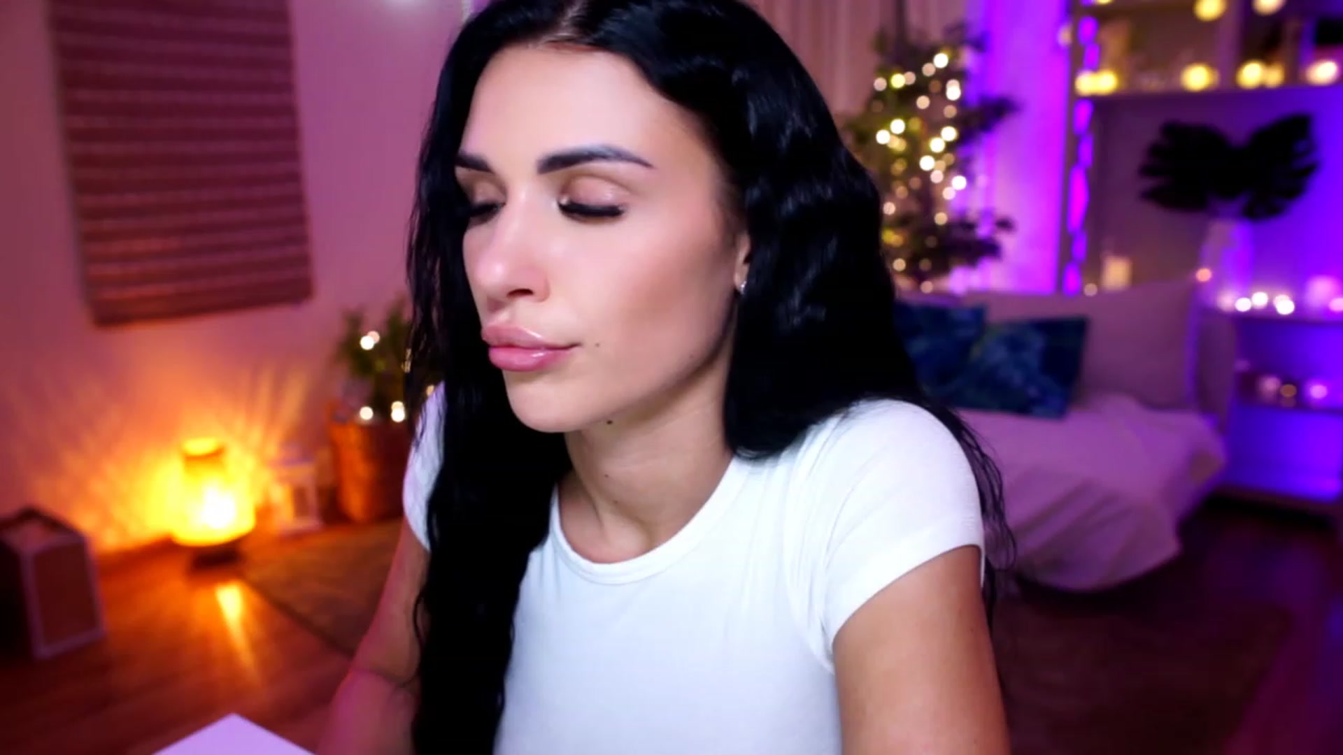 Gallery image thumbnail from kerelai's myfreecams stream on, 11/20/2022, 07:43 image 8 of 20