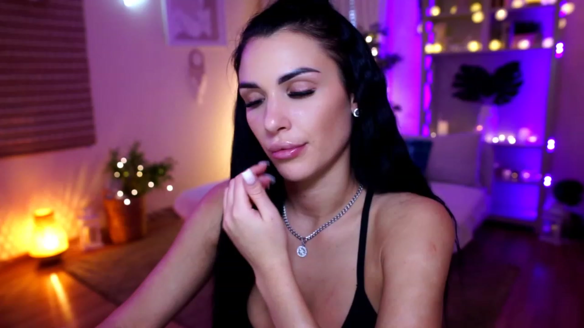 Gallery image thumbnail from kerelai's myfreecams stream on, 11/20/2022, 14:05 image 7 of 20