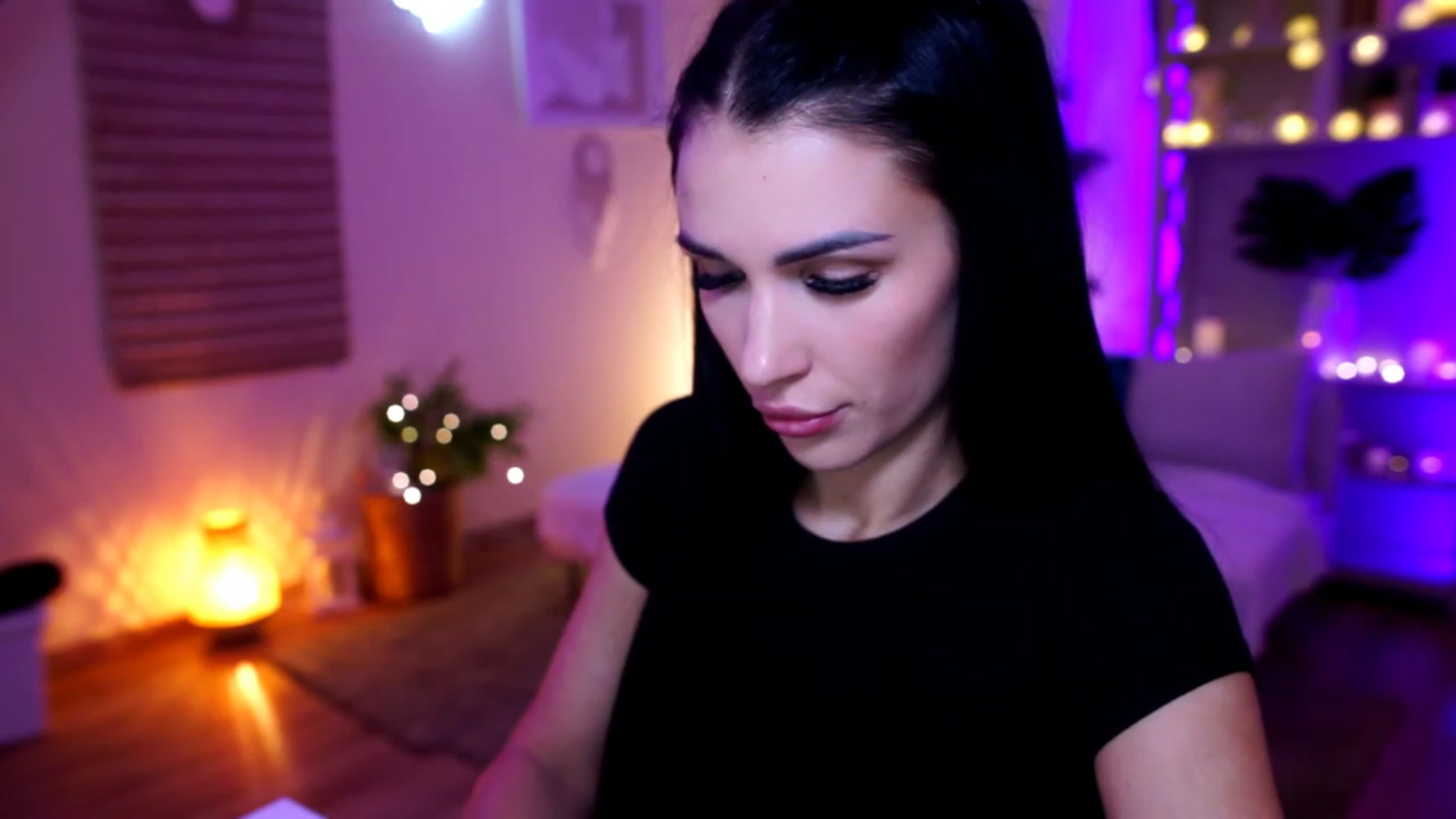 Gallery image thumbnail from kerelai's myfreecams stream on, 11/22/2022, 13:06 image 2 of 20
