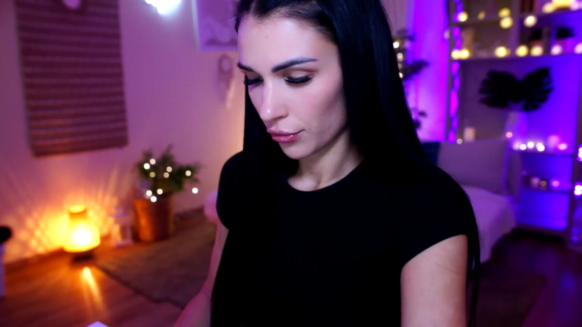 Gallery image thumbnail from kerelai's myfreecams stream on, 11/22/2022, 13:06 image 7 of 20