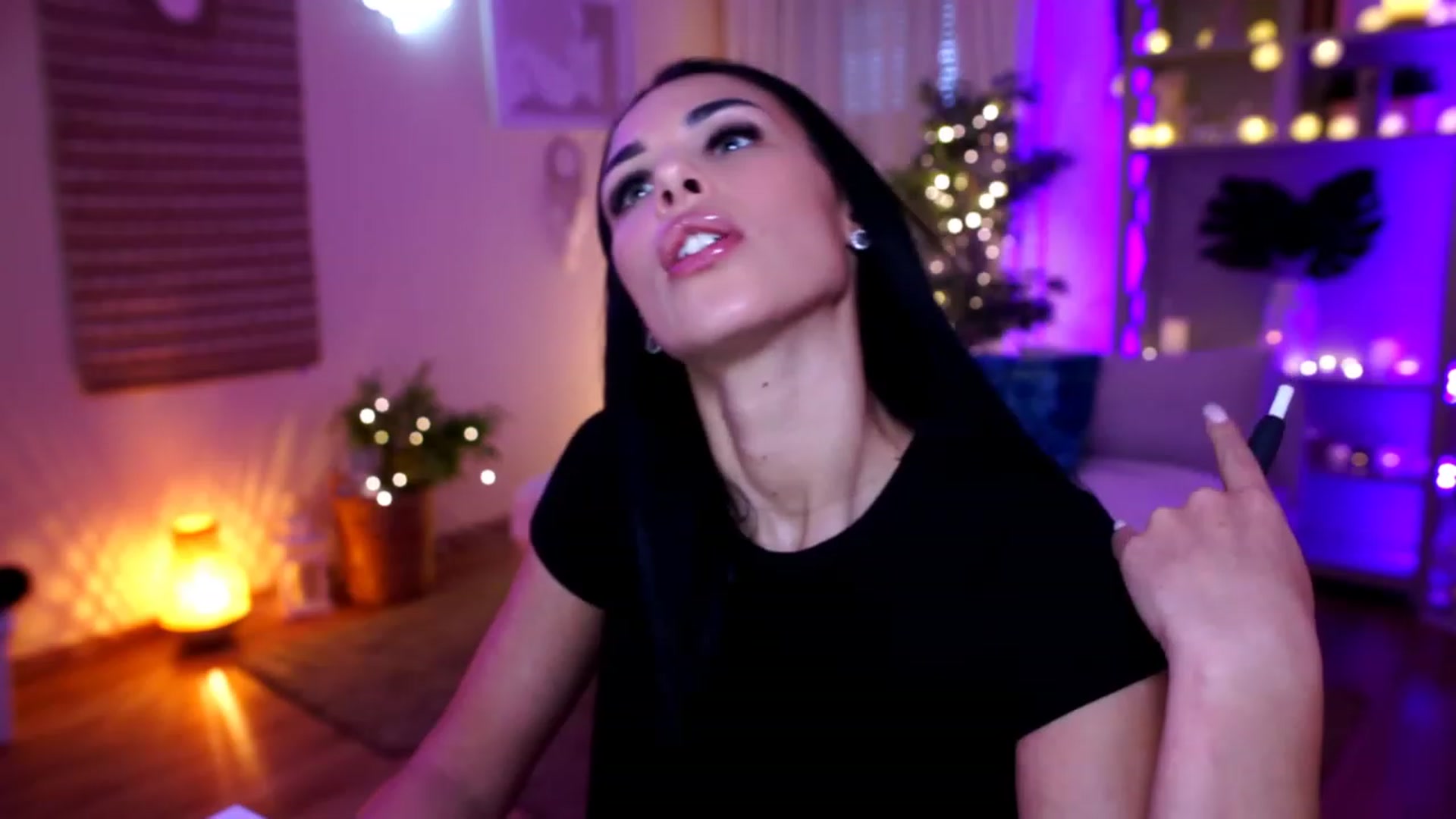 Gallery image thumbnail from kerelai's myfreecams stream on, 11/22/2022, 13:06 image 9 of 20
