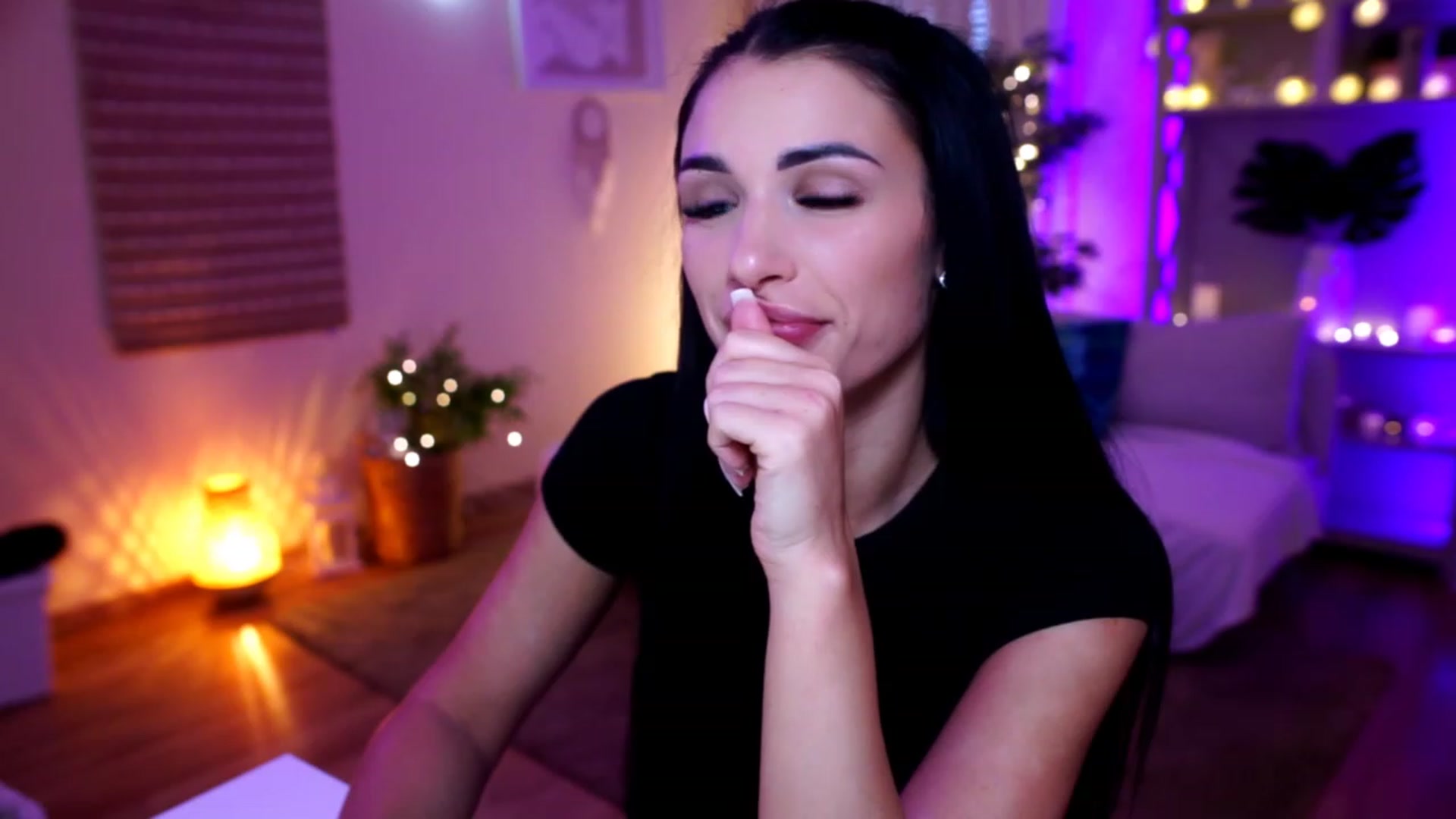 Gallery image thumbnail from kerelai's myfreecams stream on, 11/22/2022, 13:06 image 4 of 20