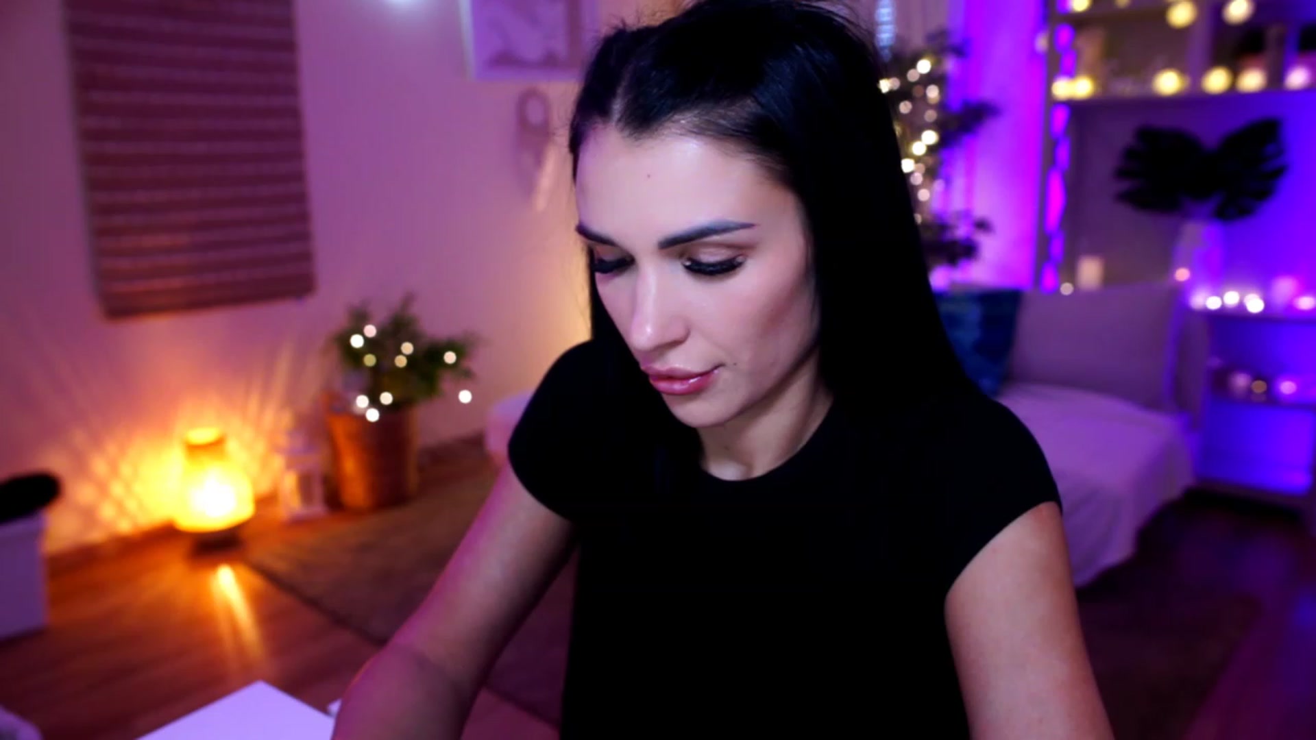 Gallery image thumbnail from kerelai's myfreecams stream on, 11/22/2022, 13:06 image 5 of 20