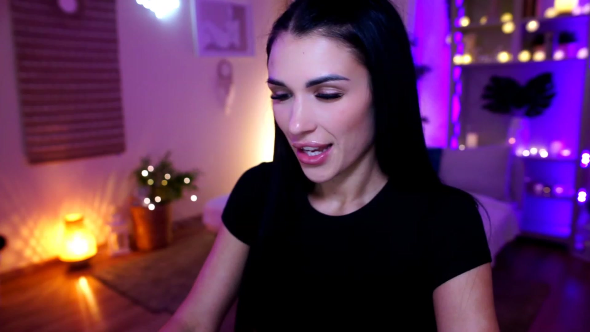 Gallery image thumbnail from kerelai's myfreecams stream on, 11/22/2022, 13:06 image 12 of 20