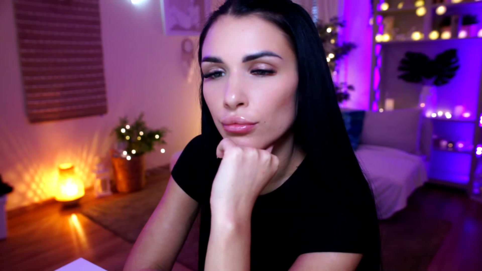 Gallery image thumbnail from kerelai's myfreecams stream on, 11/22/2022, 13:06 image 18 of 20