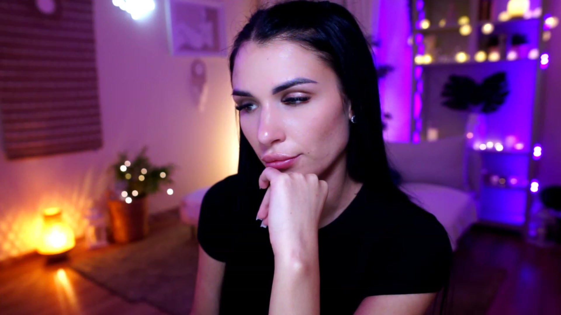 Gallery image thumbnail from kerelai's myfreecams stream on, 11/22/2022, 15:56 image 18 of 20