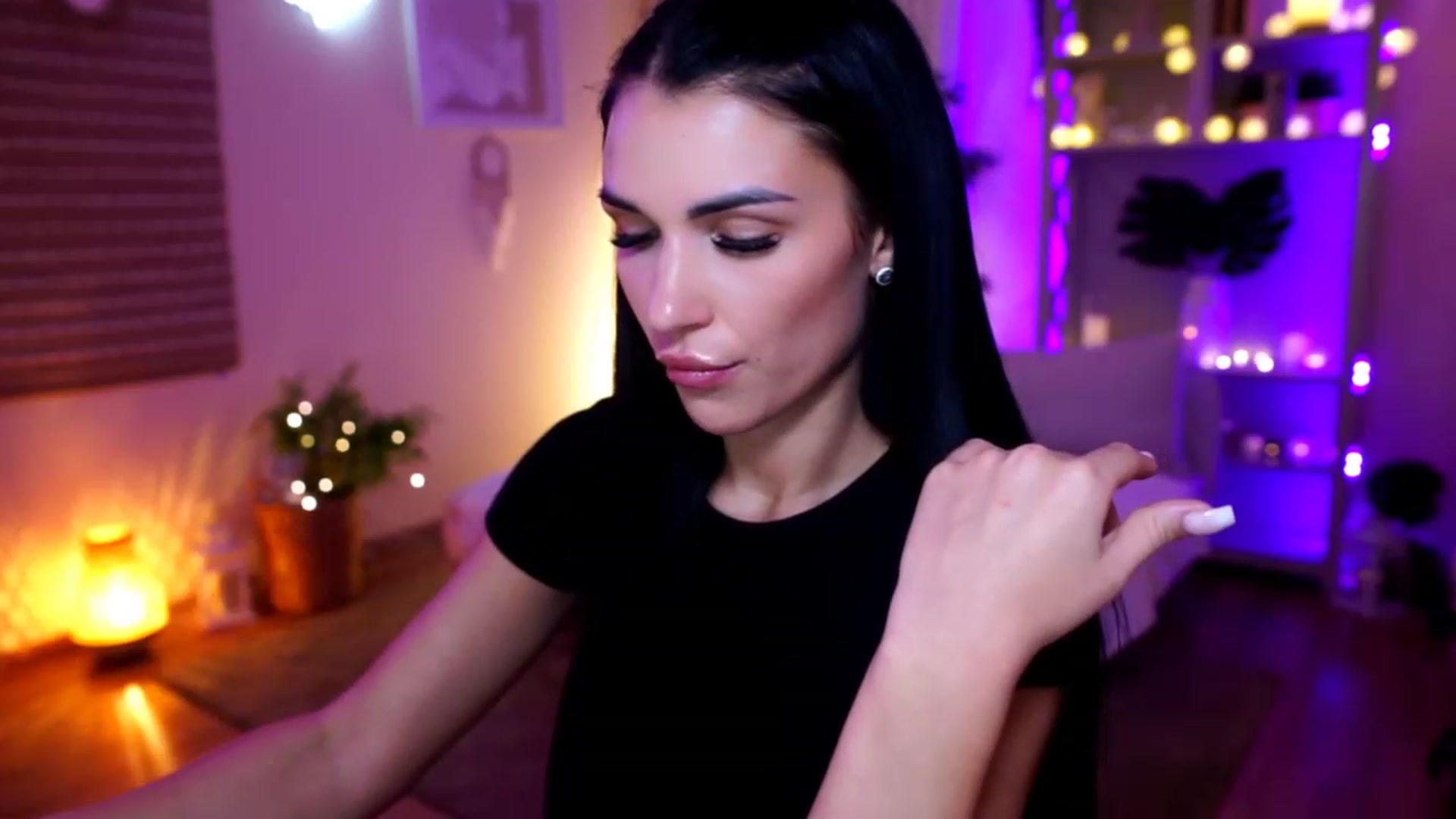 Gallery image thumbnail from kerelai's myfreecams stream on, 11/22/2022, 15:56 image 14 of 20