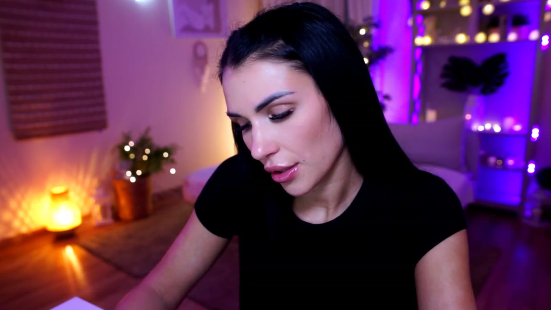 Gallery image thumbnail from kerelai's myfreecams stream on, 11/22/2022, 15:56 image 11 of 20