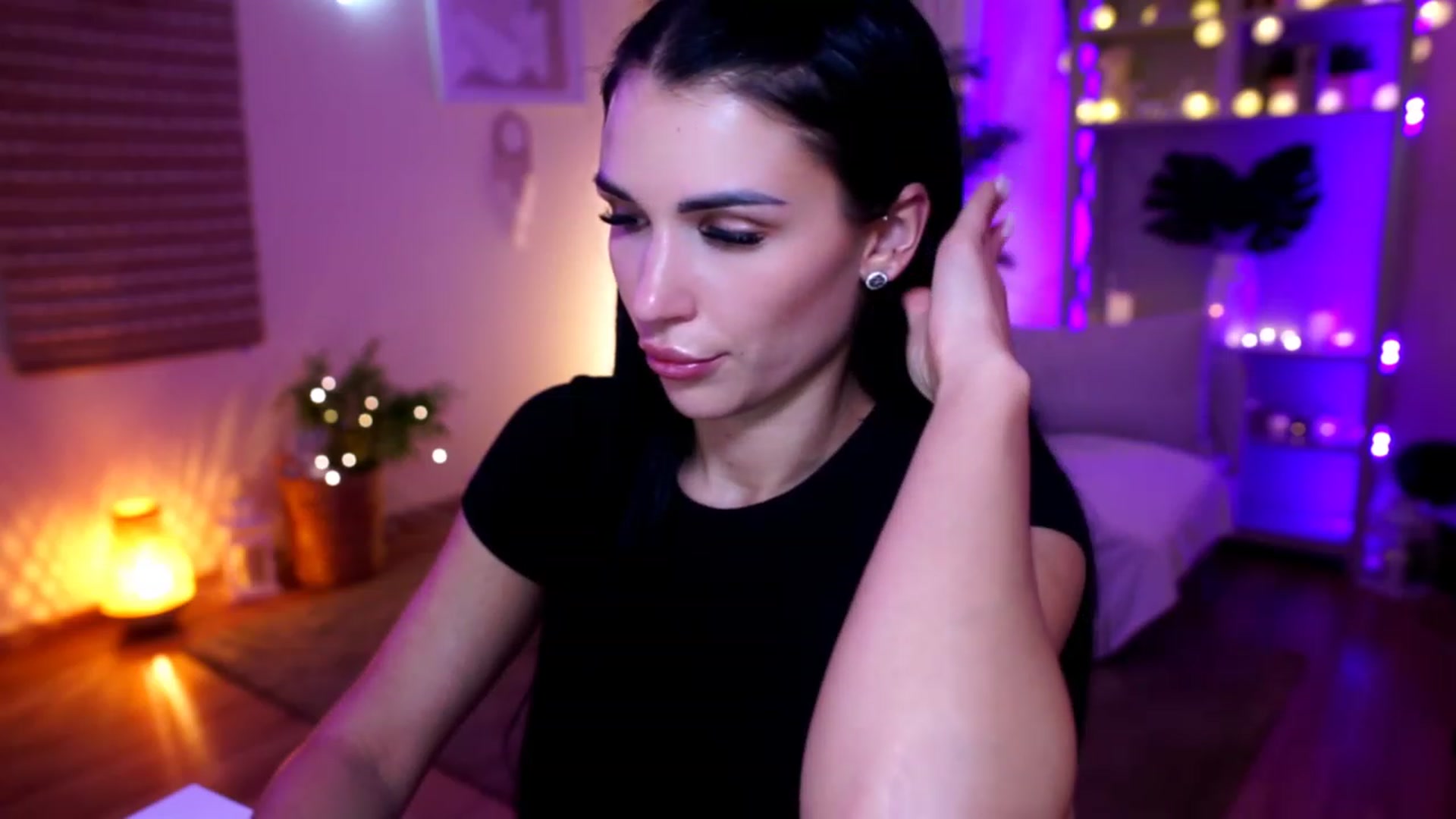 Gallery image thumbnail from kerelai's myfreecams stream on, 11/22/2022, 15:56 image 19 of 20