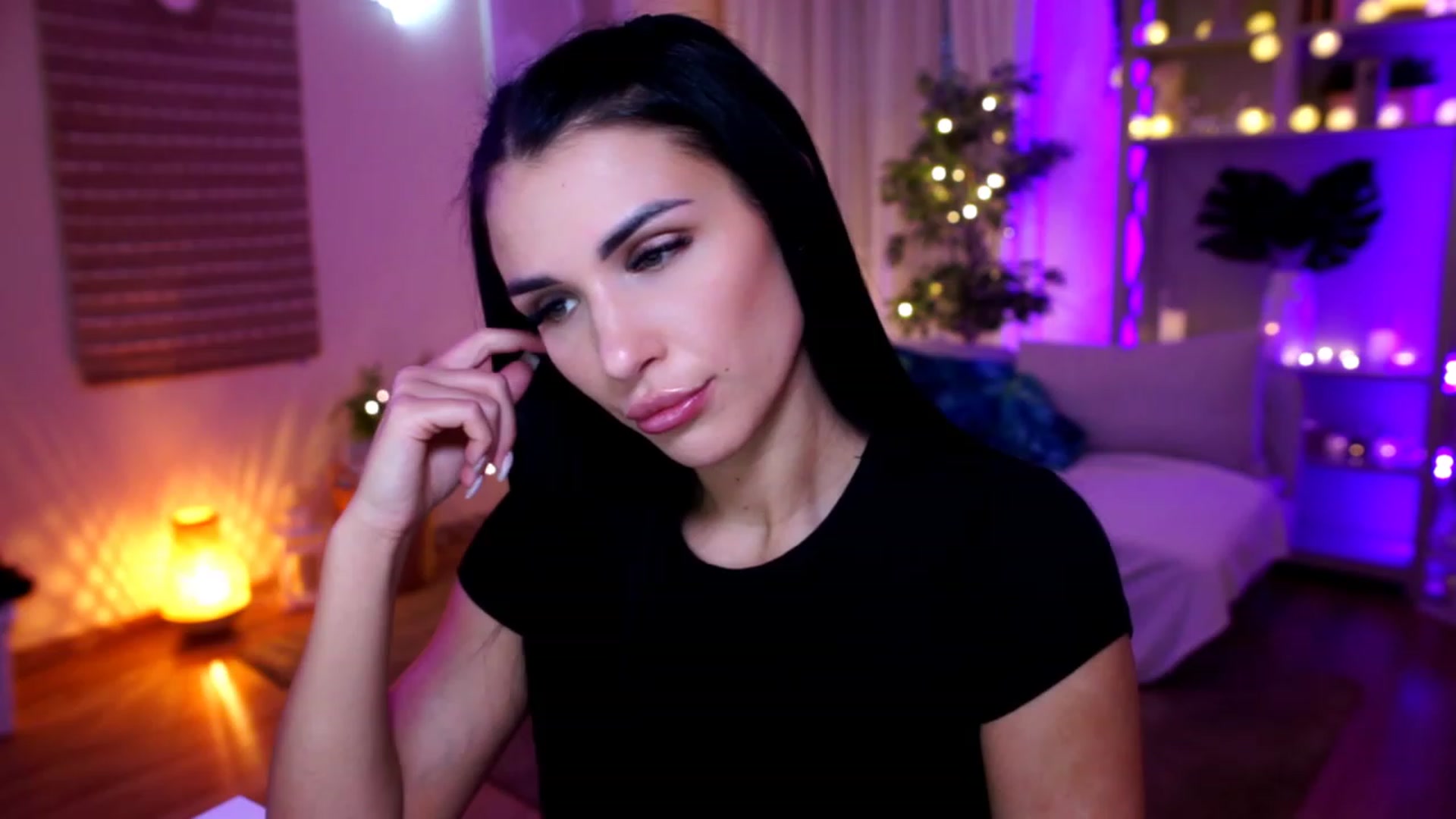 Gallery image thumbnail from kerelai's myfreecams stream on, 11/22/2022, 15:56 image 4 of 20