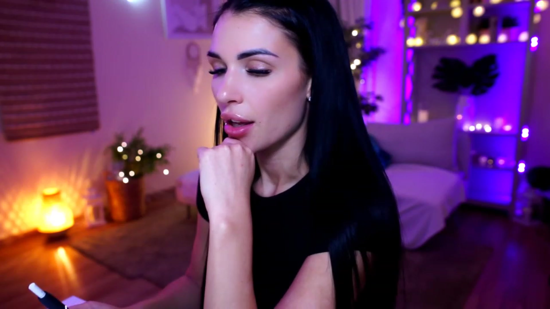 Gallery image thumbnail from kerelai's myfreecams stream on, 11/22/2022, 15:56 image 20 of 20