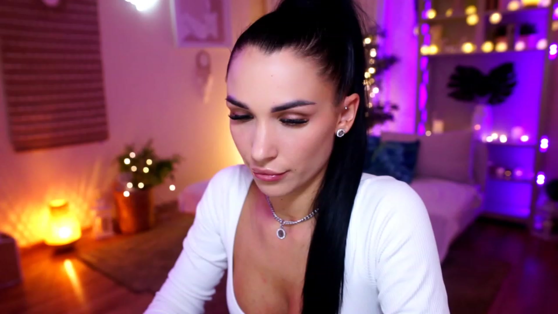 Gallery image thumbnail from kerelai's myfreecams stream on, 11/23/2022, 18:19 image 1 of 20