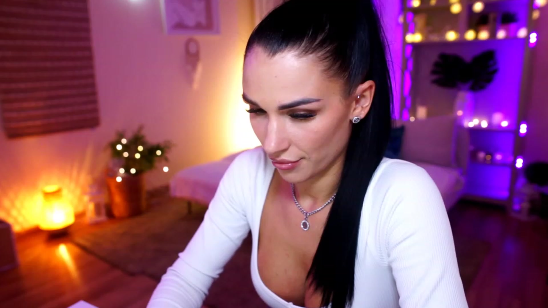 Gallery image thumbnail from kerelai's myfreecams stream on, 11/23/2022, 18:19 image 16 of 20