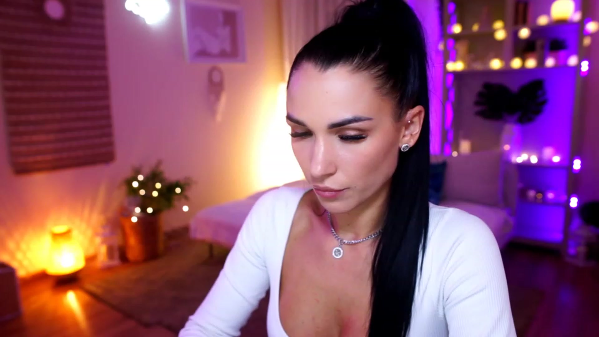 Gallery image thumbnail from kerelai's myfreecams stream on, 11/23/2022, 18:19 image 18 of 20