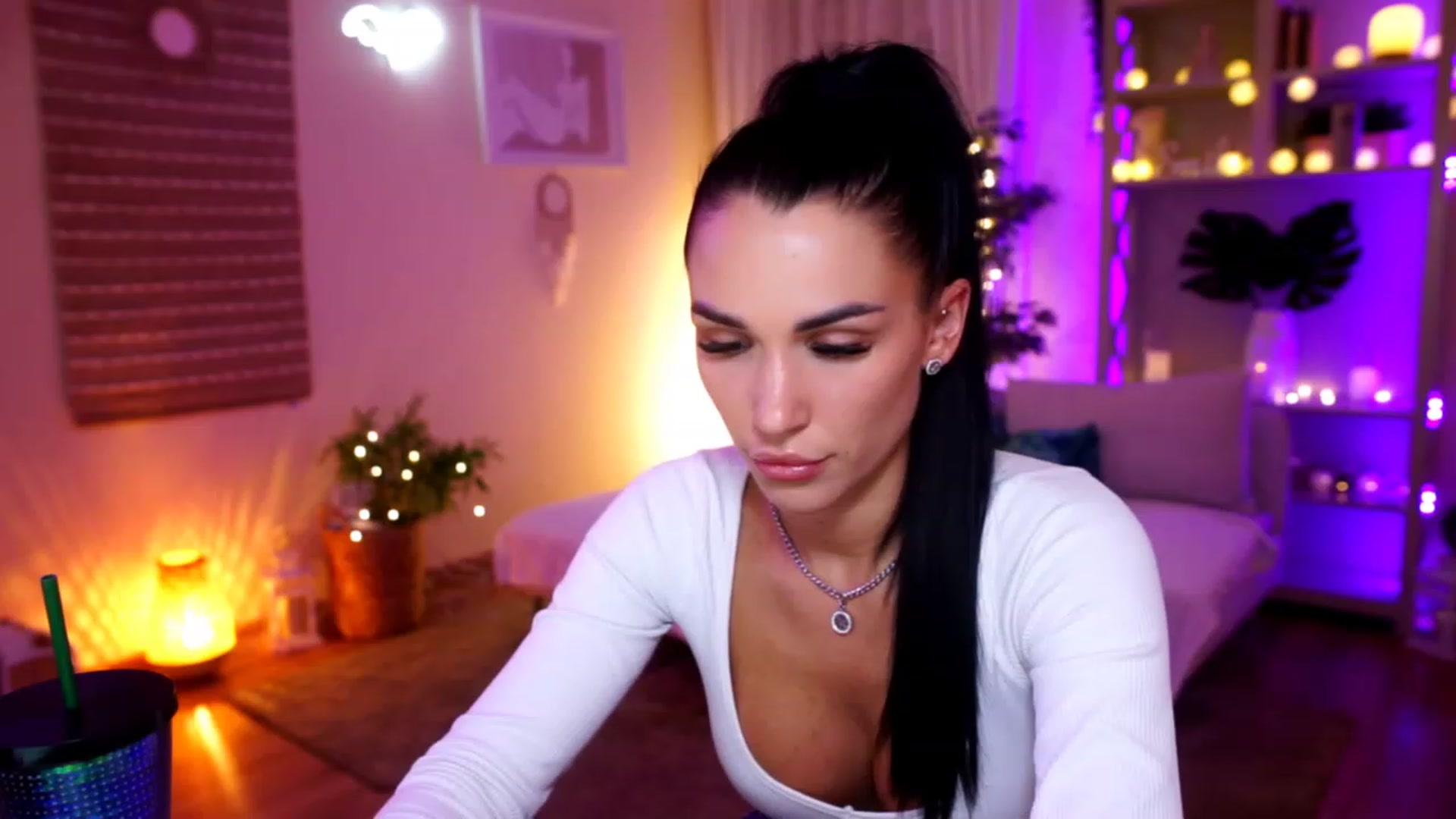 Gallery image thumbnail from kerelai's myfreecams stream on, 11/23/2022, 20:23 image 14 of 20