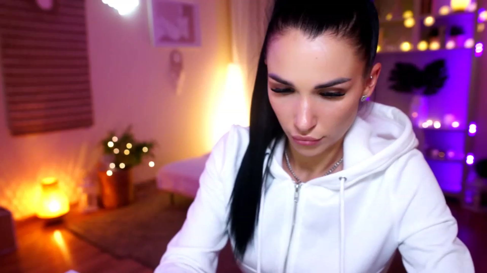 Gallery image thumbnail from kerelai's myfreecams stream on, 11/23/2022, 21:00 image 18 of 20
