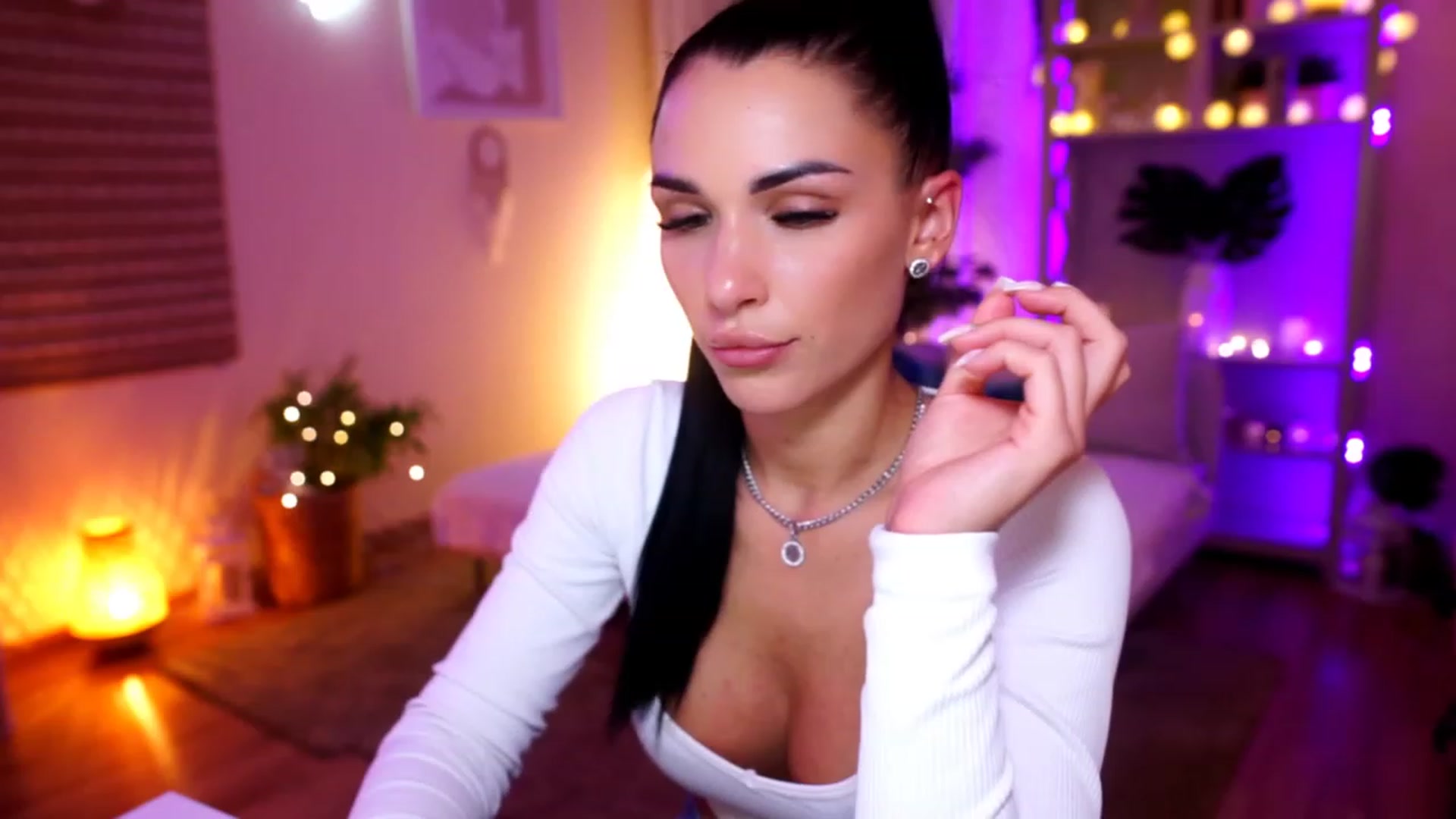 Gallery image thumbnail from kerelai's myfreecams stream on, 11/23/2022, 21:00 image 6 of 20