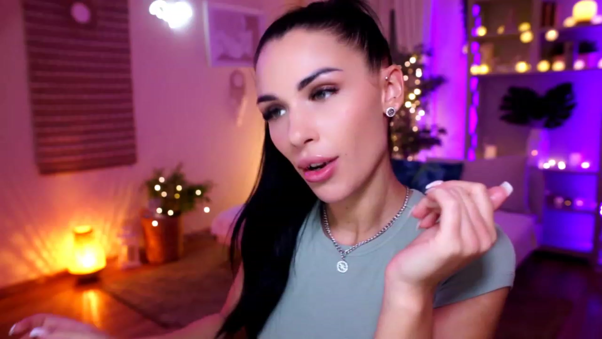Gallery image thumbnail from kerelai's myfreecams stream on, 11/24/2022, 17:11 image 19 of 20