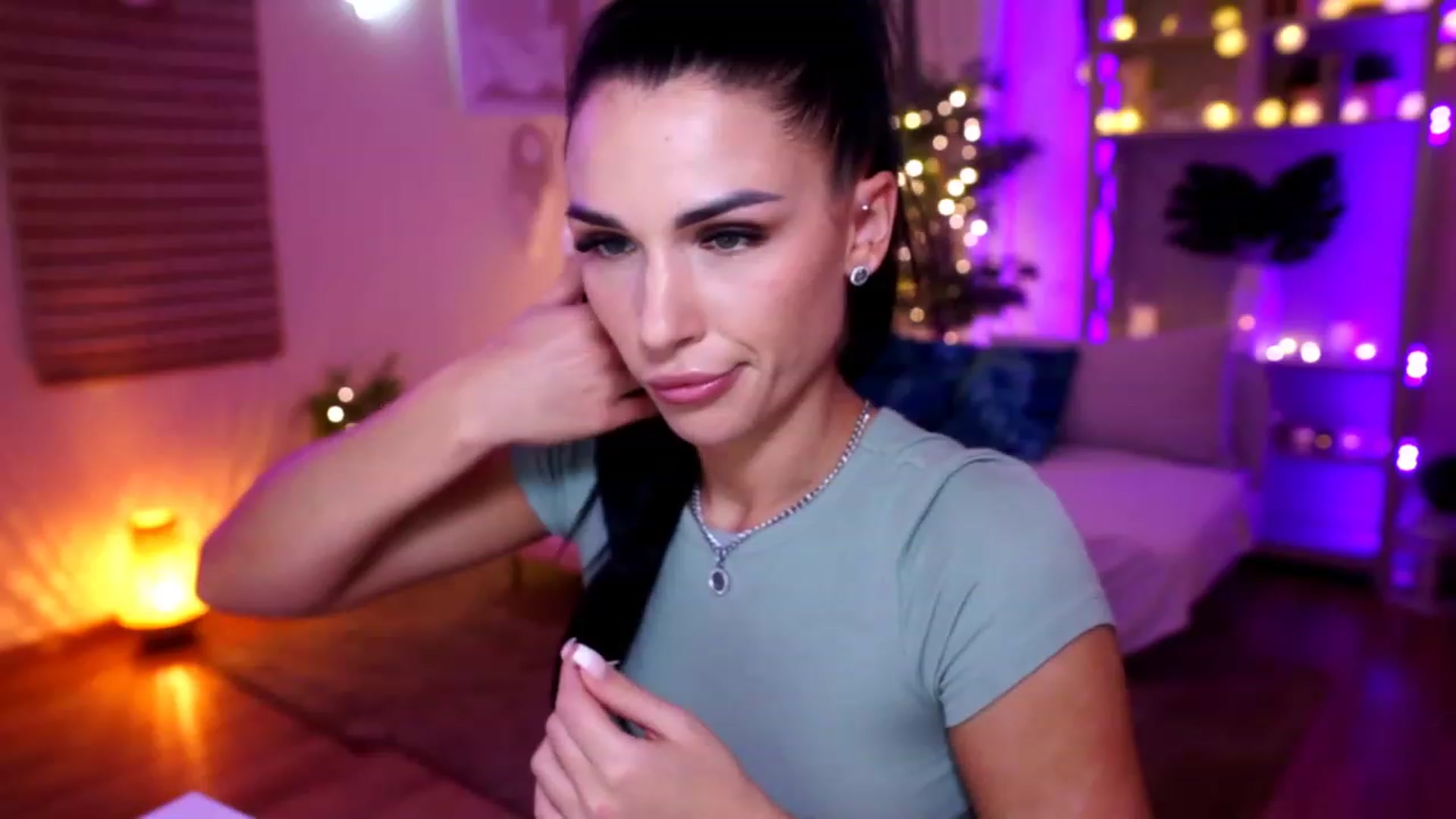 Gallery image thumbnail from kerelai's myfreecams stream on, 11/24/2022, 17:11 image 14 of 20