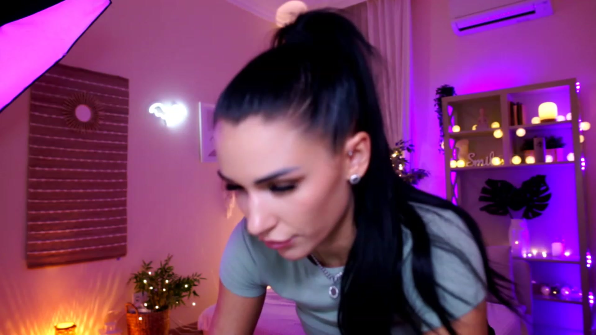Gallery image thumbnail from kerelai's myfreecams stream on, 11/24/2022, 17:11 image 10 of 20