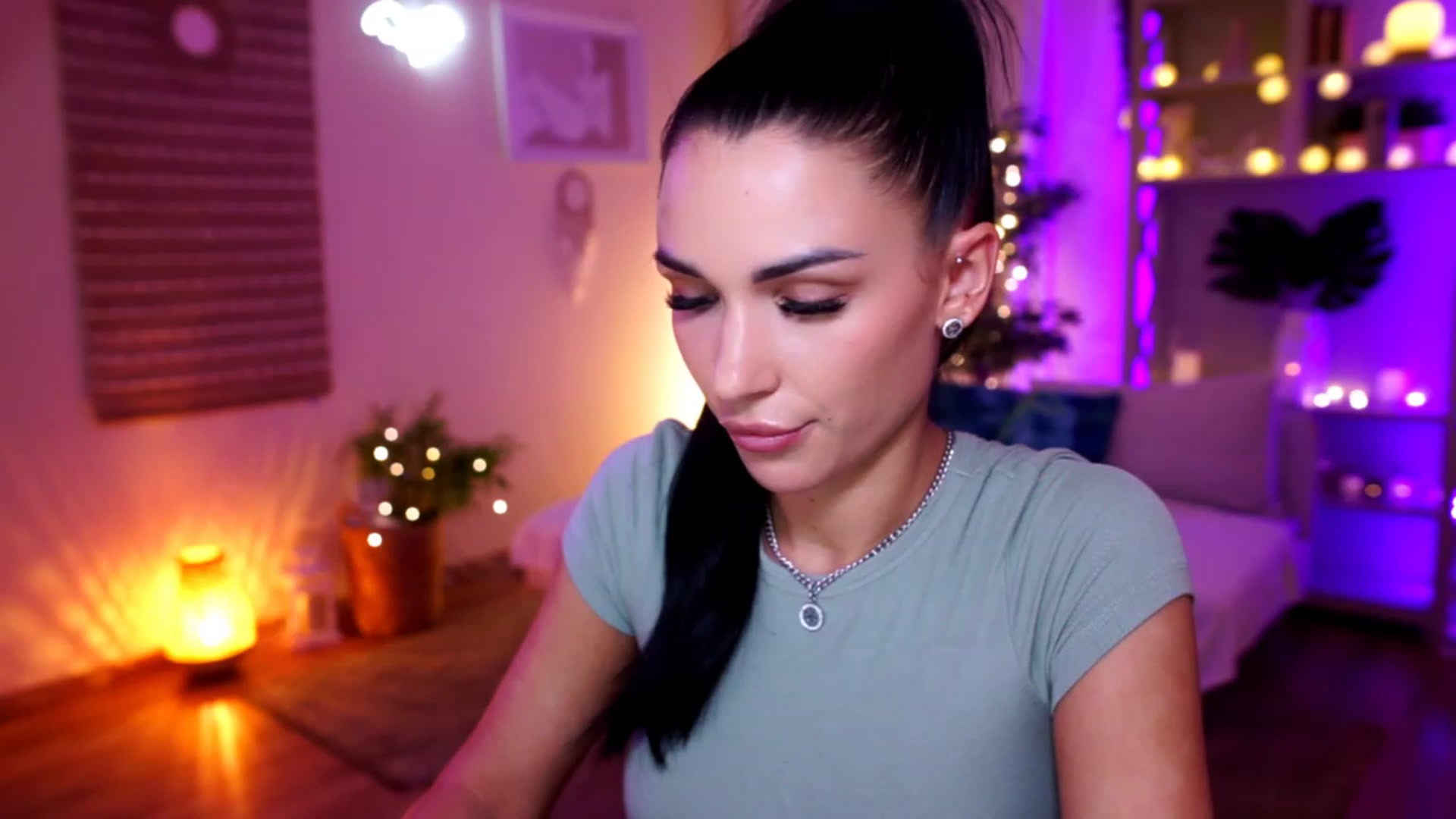 Gallery image thumbnail from kerelai's myfreecams stream on, 11/24/2022, 17:11 image 20 of 20