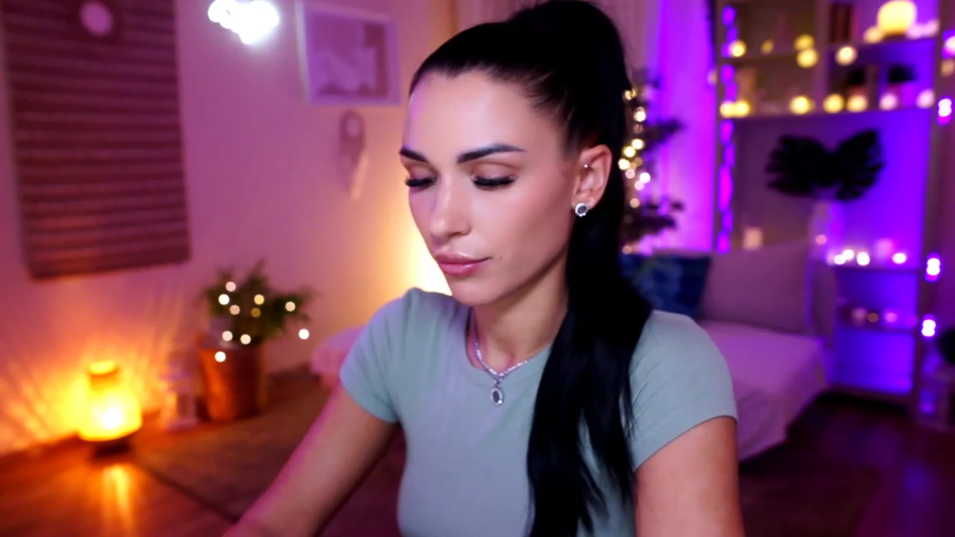 Gallery image thumbnail from kerelai's myfreecams stream on, 11/24/2022, 17:11 image 12 of 20