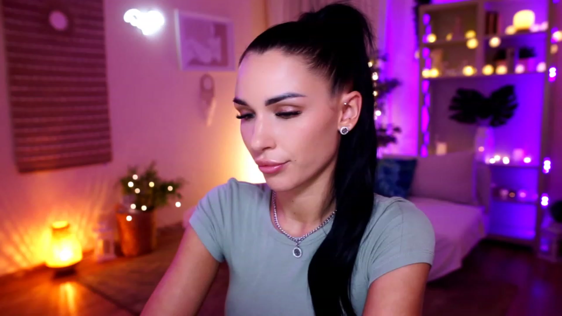 Gallery image thumbnail from kerelai's myfreecams stream on, 11/24/2022, 17:11 image 5 of 20