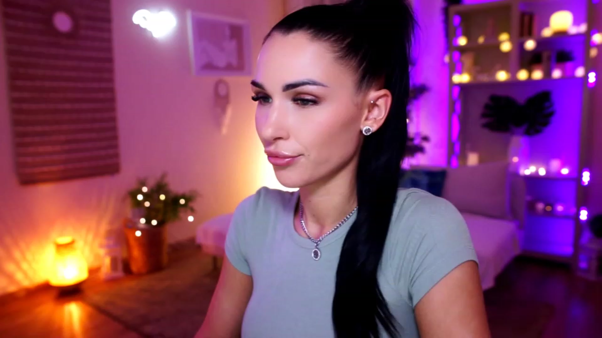 Gallery image thumbnail from kerelai's myfreecams stream on, 11/24/2022, 17:11 image 4 of 20