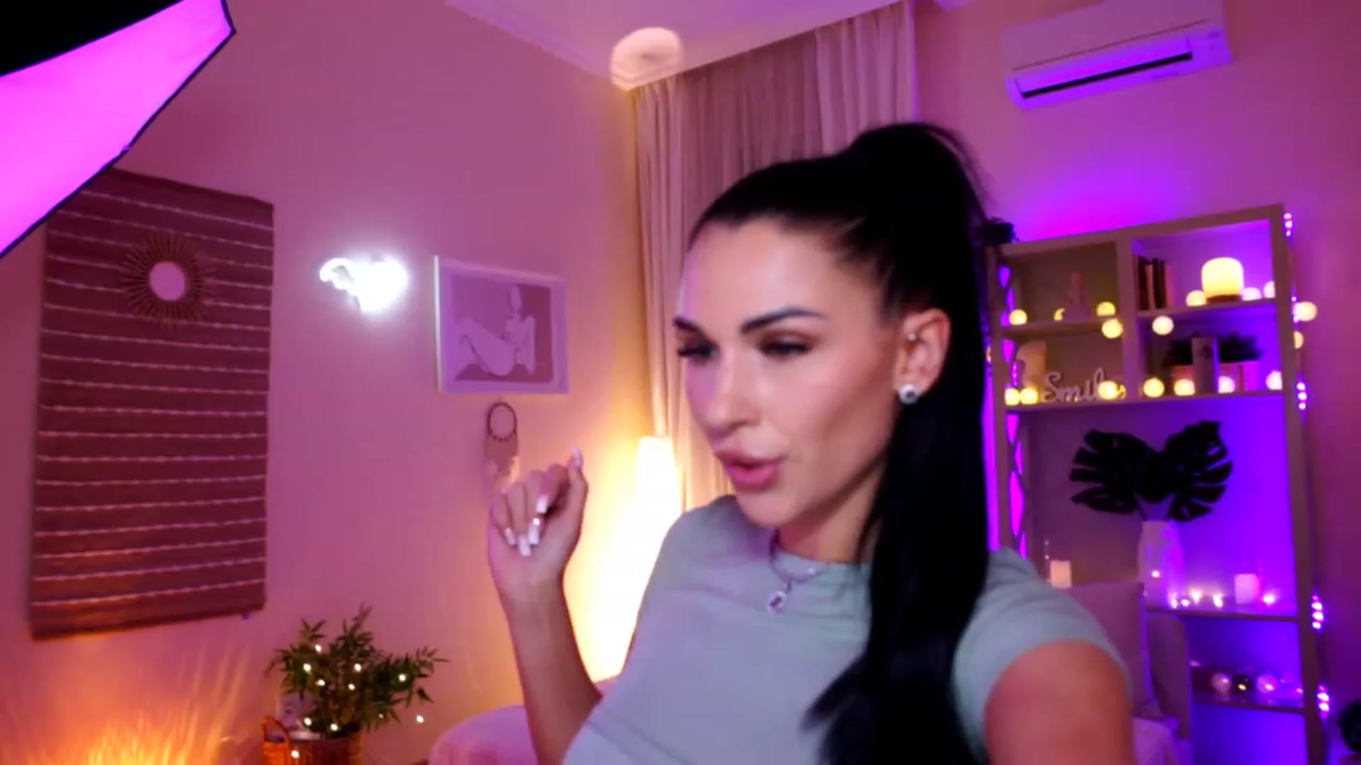 Gallery image thumbnail from kerelai's myfreecams stream on, 11/24/2022, 17:11 image 16 of 20