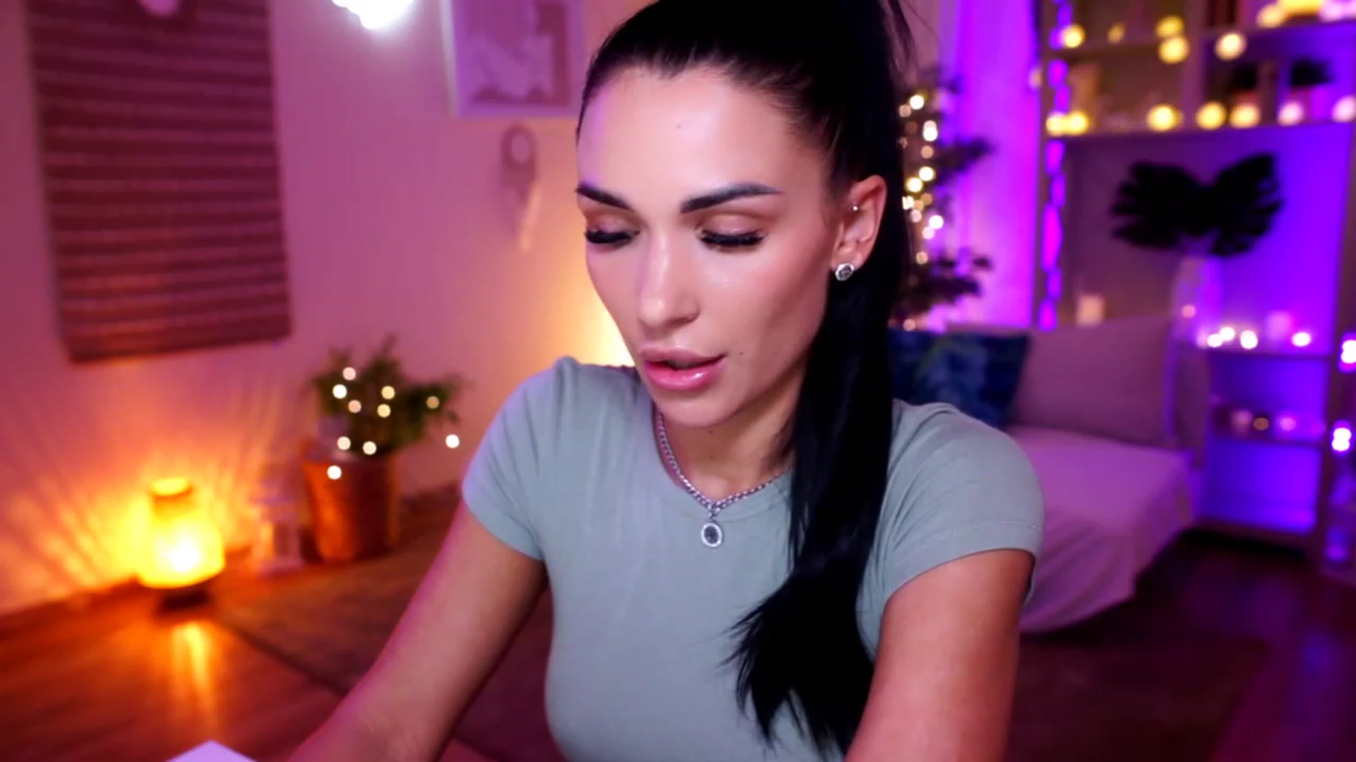 Gallery image thumbnail from kerelai's myfreecams stream on, 11/24/2022, 17:55 image 18 of 20