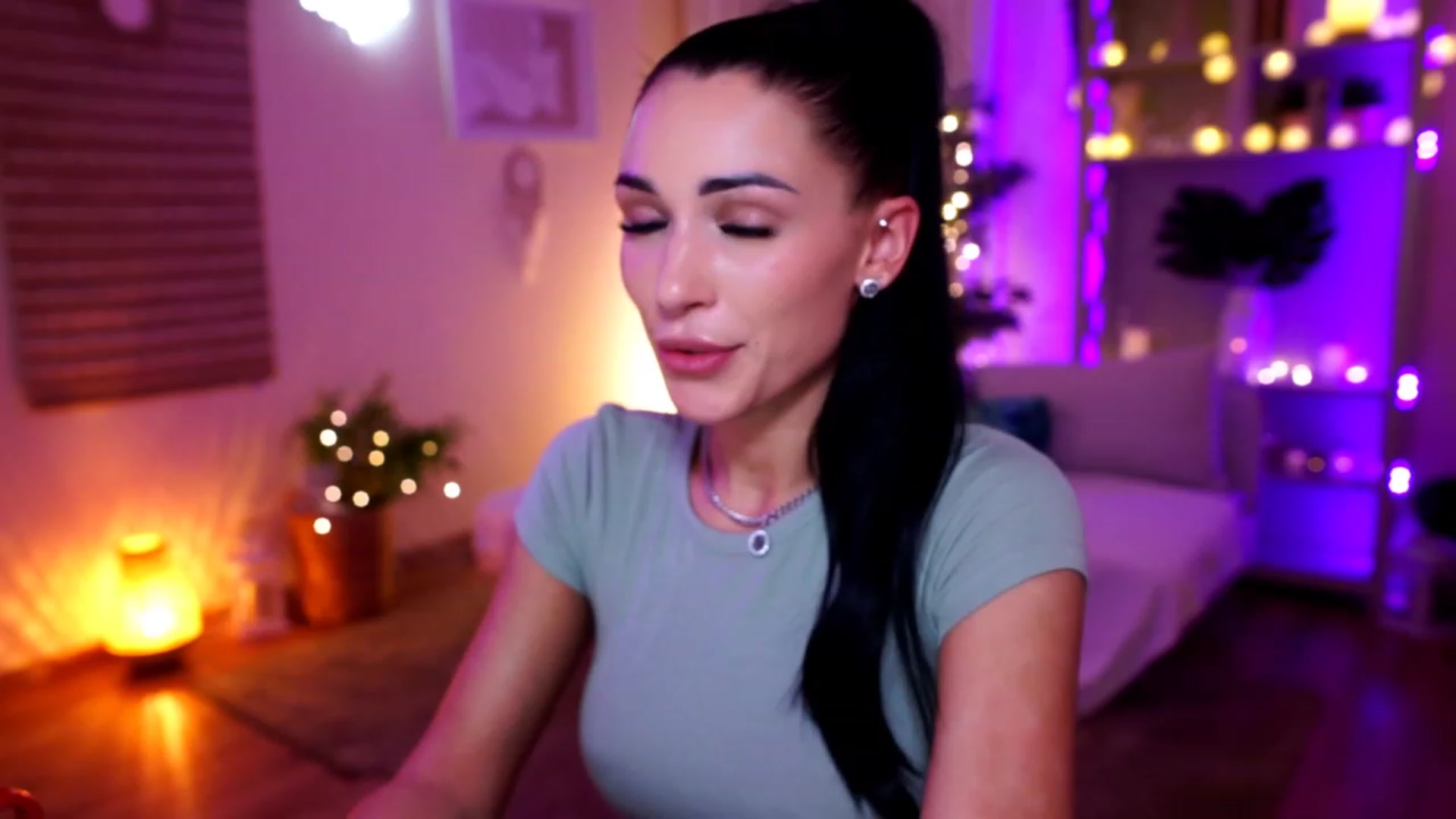 Gallery image thumbnail from kerelai's myfreecams stream on, 11/24/2022, 19:26 image 5 of 20