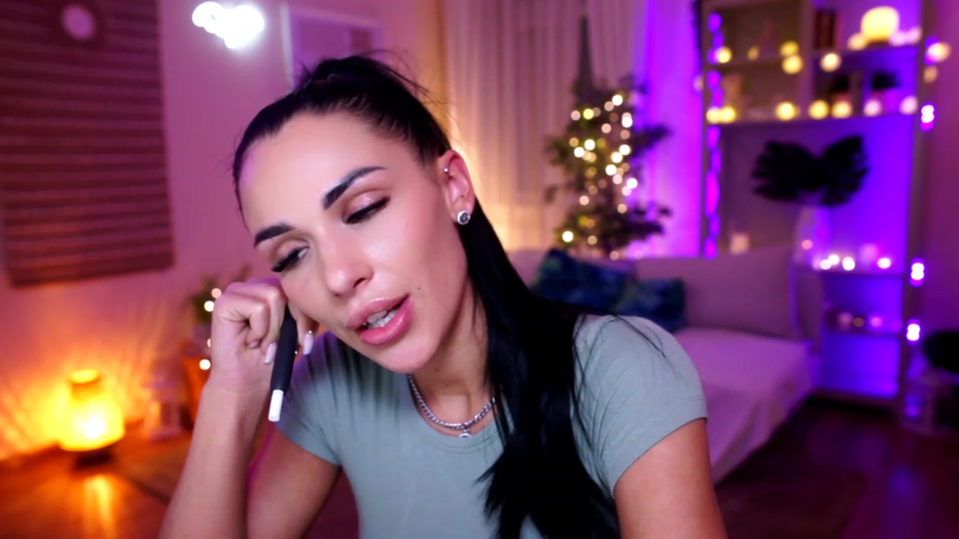 Gallery image thumbnail from kerelai's myfreecams stream on, 11/24/2022, 20:45 image 7 of 20