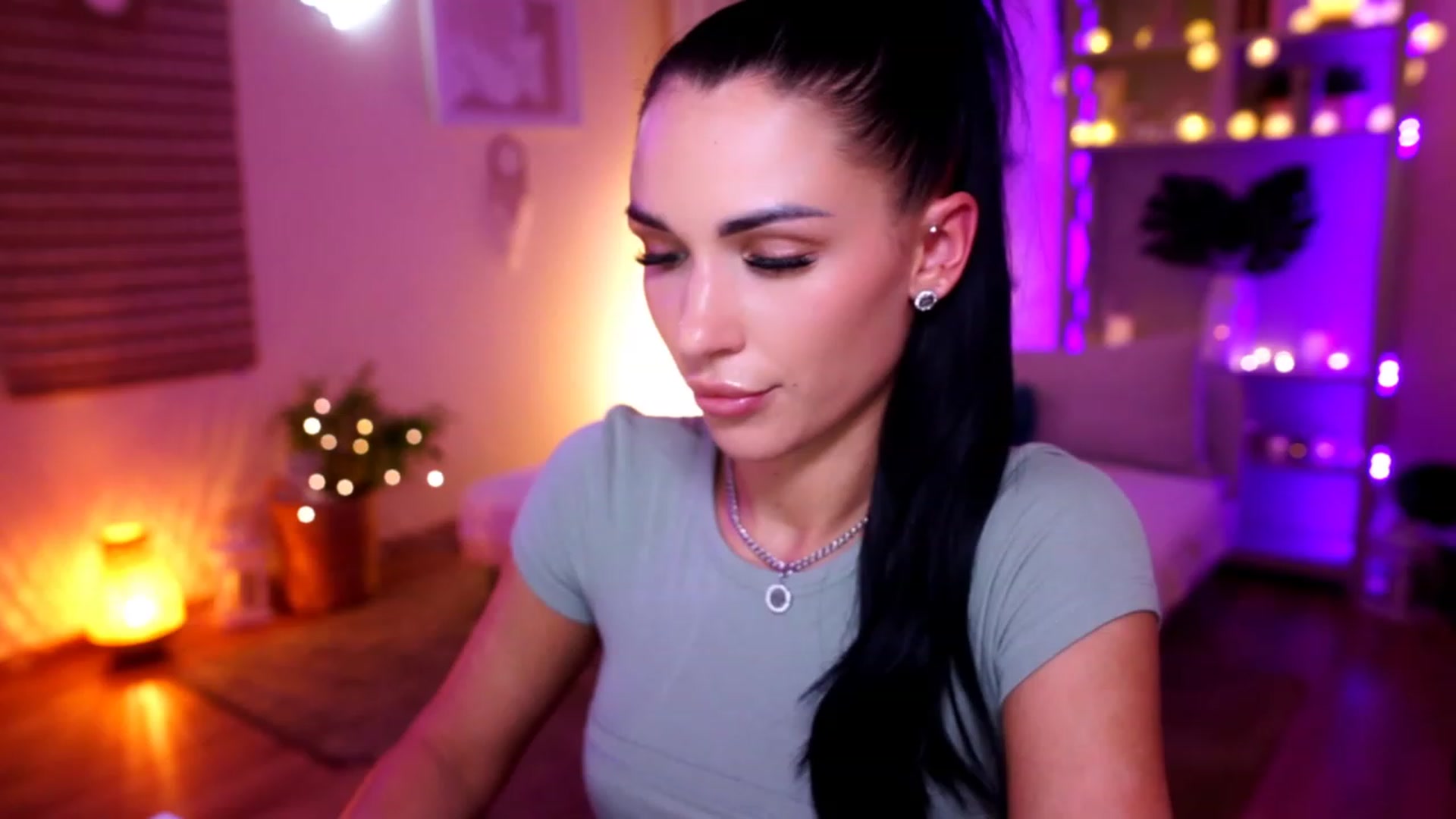 Gallery image thumbnail from kerelai's myfreecams stream on, 11/24/2022, 20:45 image 3 of 20