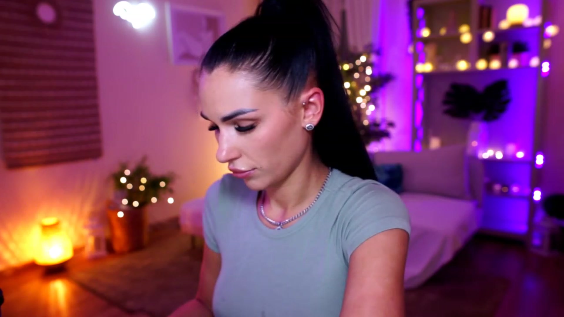 Gallery image thumbnail from kerelai's myfreecams stream on, 11/24/2022, 20:45 image 8 of 20