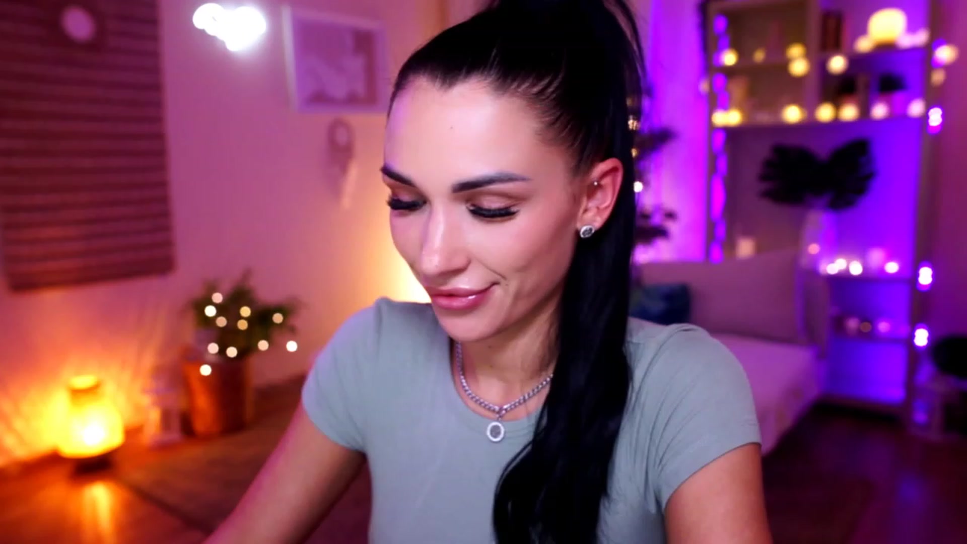 Gallery image thumbnail from kerelai's myfreecams stream on, 11/24/2022, 20:45 image 2 of 20