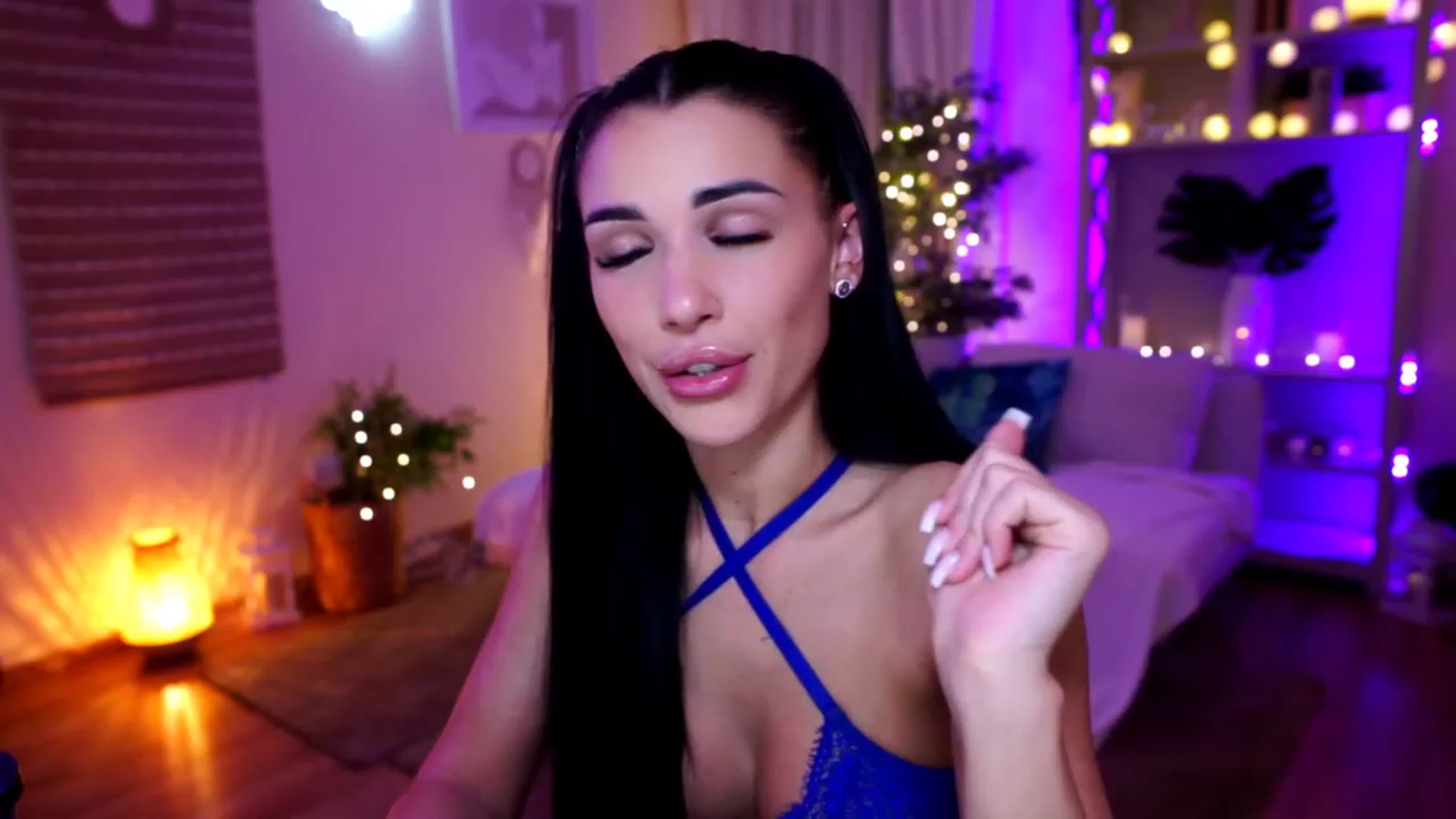 Gallery image thumbnail from kerelai's myfreecams stream on, 11/27/2022, 18:05 image 6 of 20