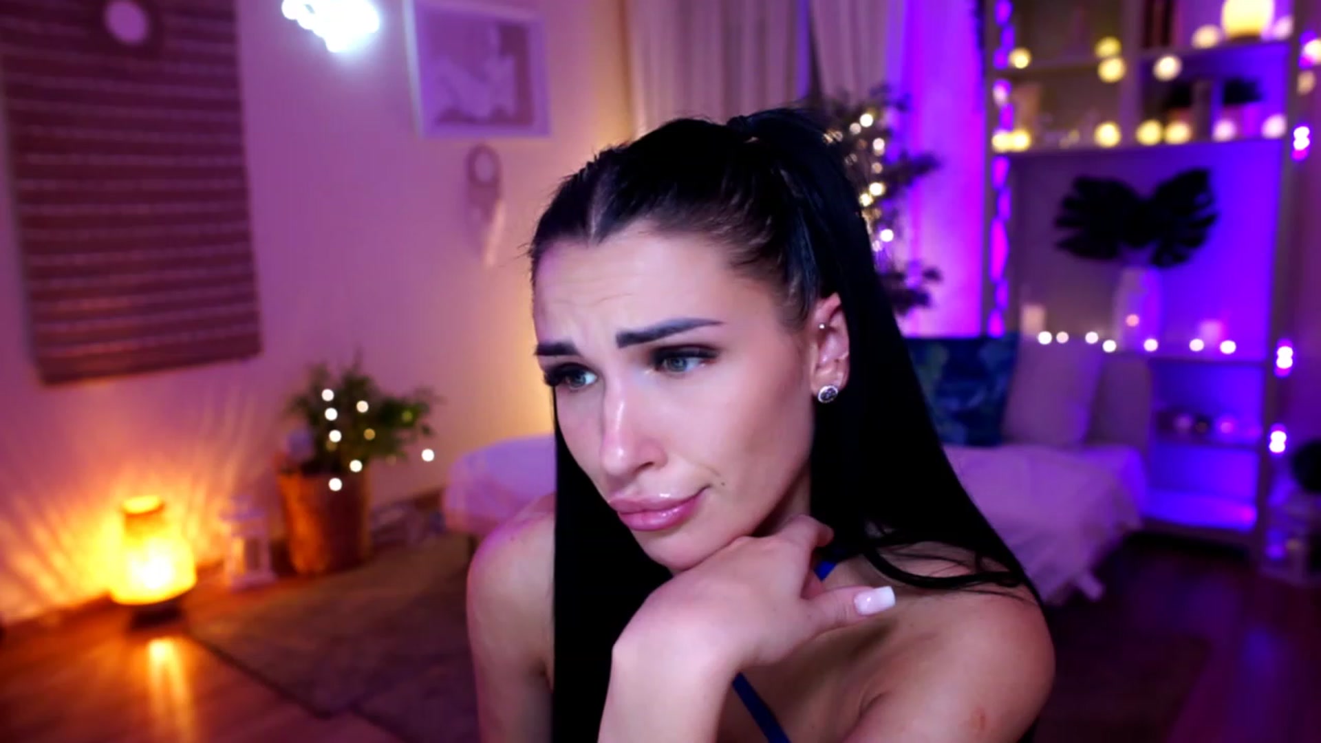 Gallery image thumbnail from kerelai's myfreecams stream on, 11/27/2022, 20:45 image 13 of 20